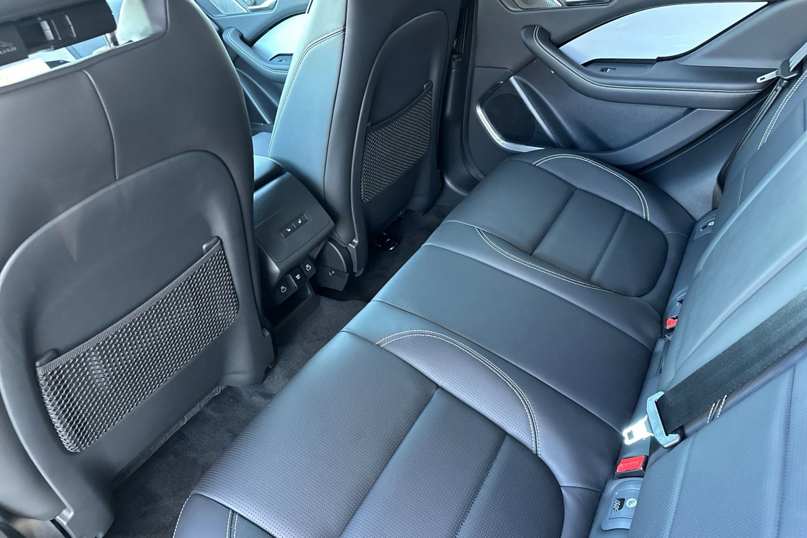 2024 Jaguar I-PACE EV400 HSE photo 4