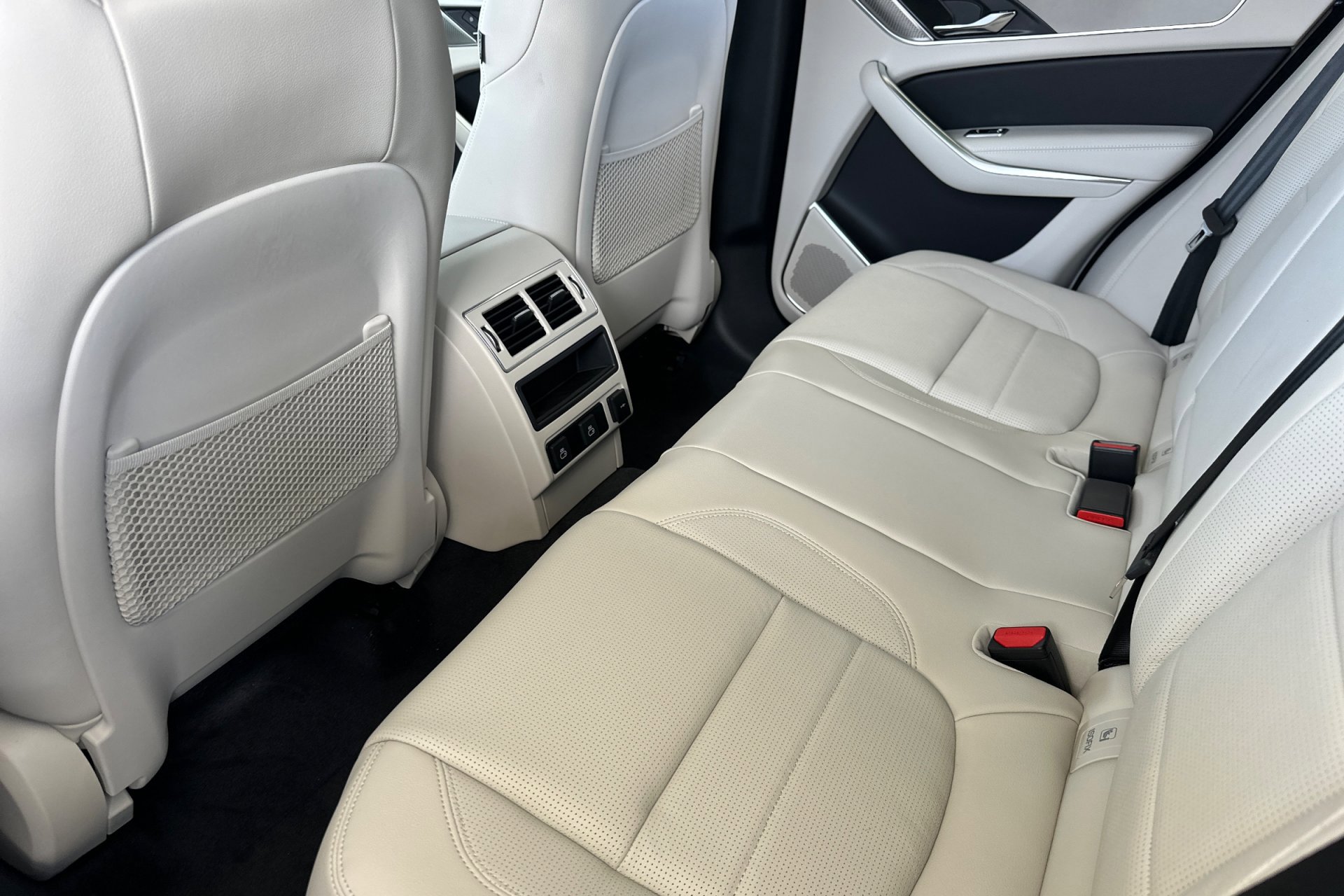 2026 Jaguar F-PACE P250 R-Dynamic S photo 4