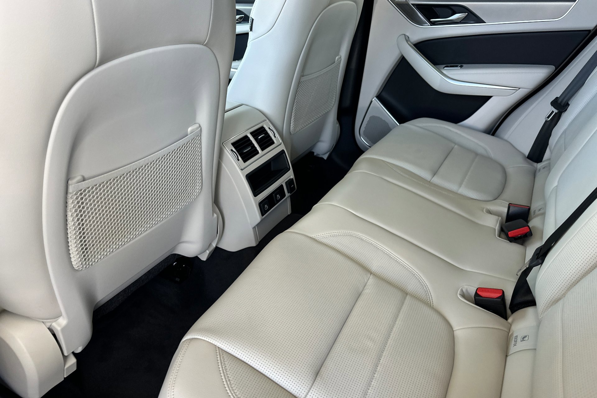 2026 Jaguar F-PACE P250 R-Dynamic S photo 4