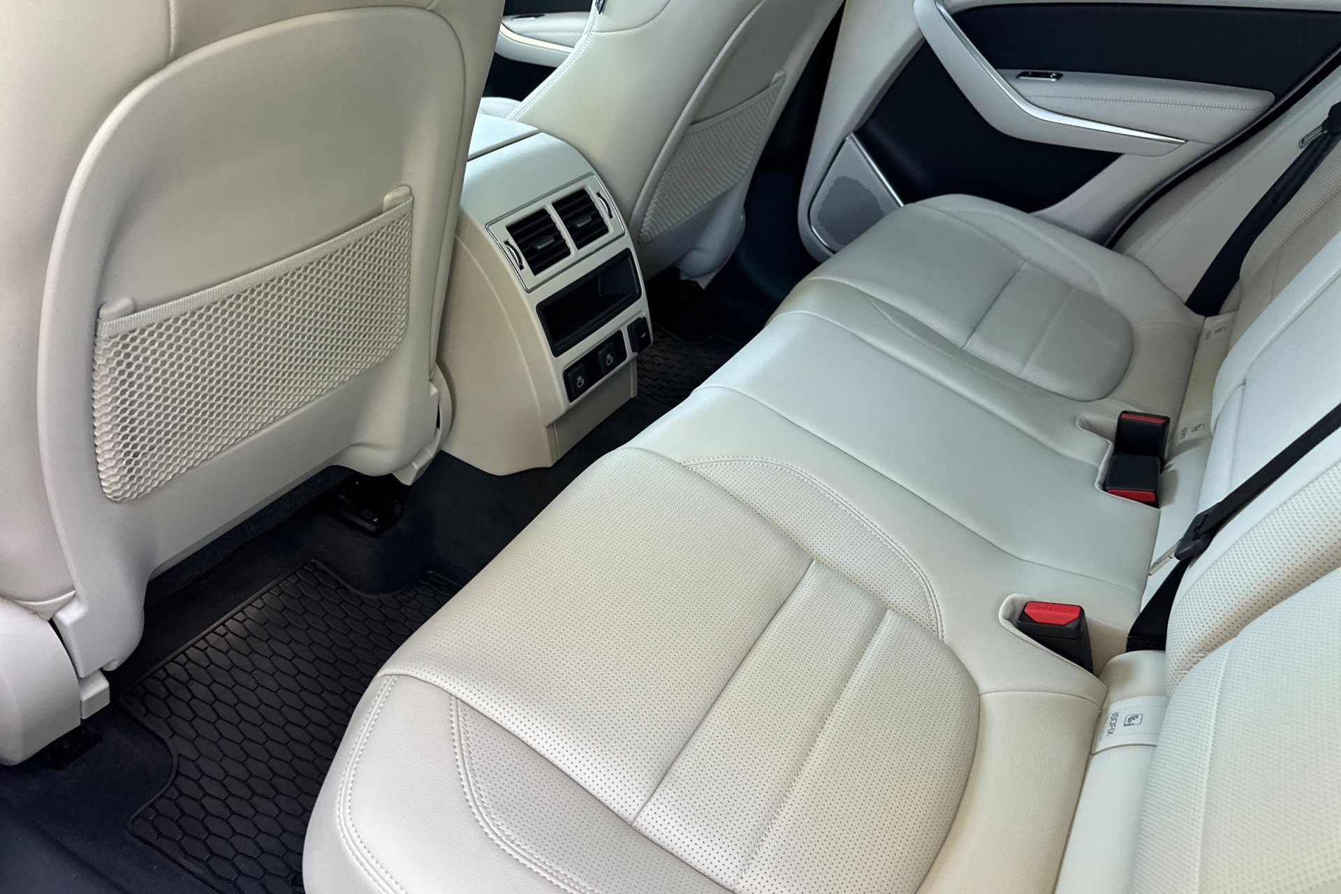 2025 Jaguar F-PACE P400 R-Dynamic S photo 3