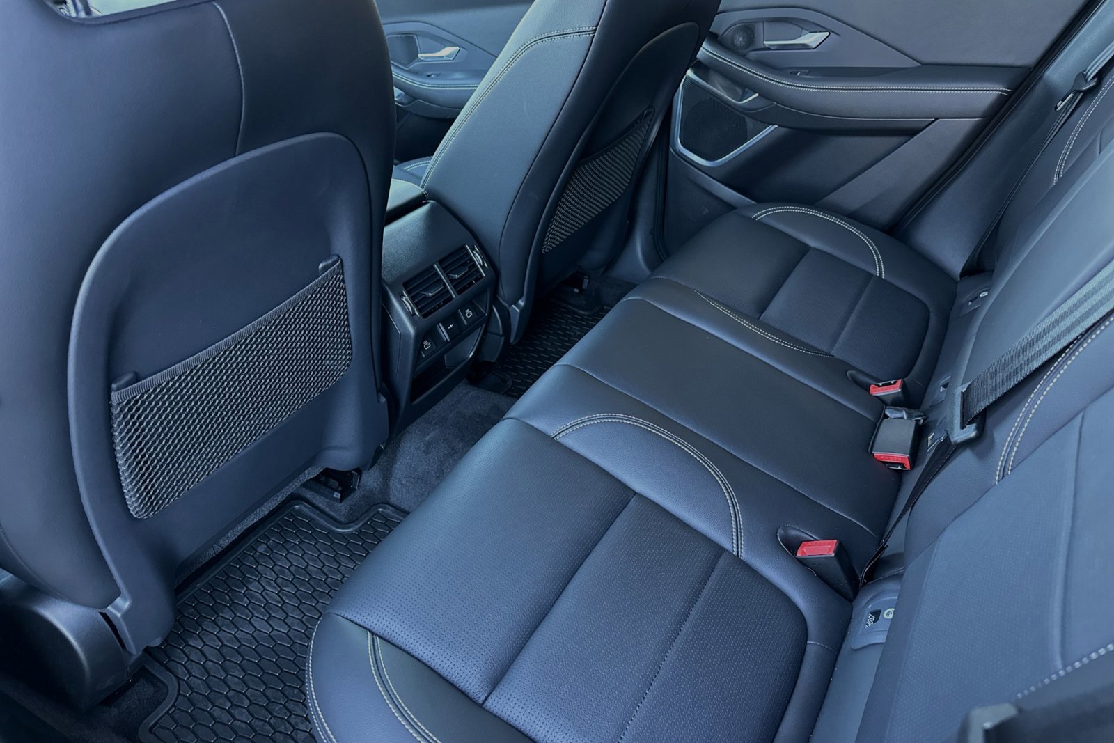 2024 Jaguar E-PACE R-Dynamic photo 4