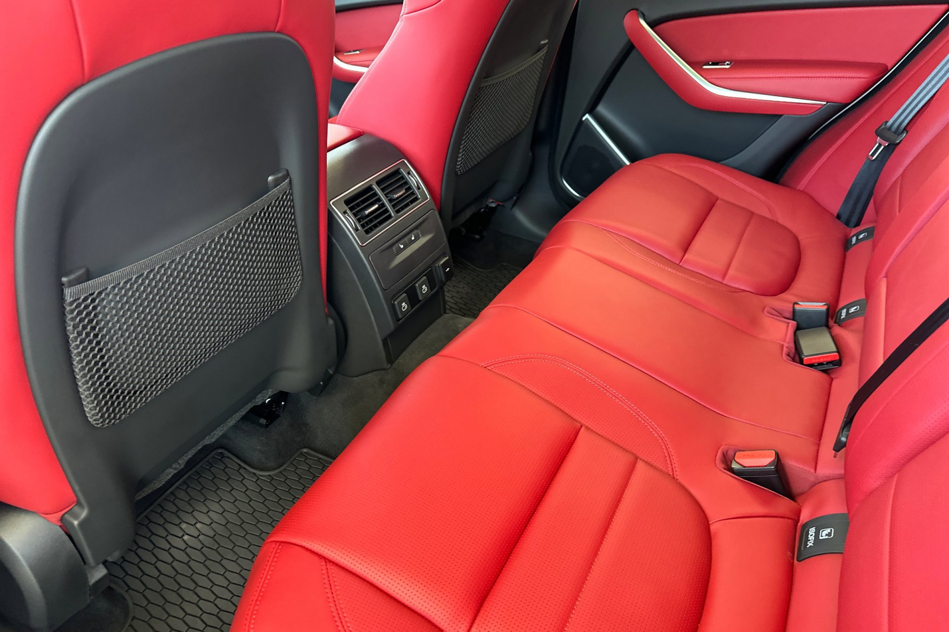 2025 Jaguar F-PACE P400 R-Dynamic S photo 4