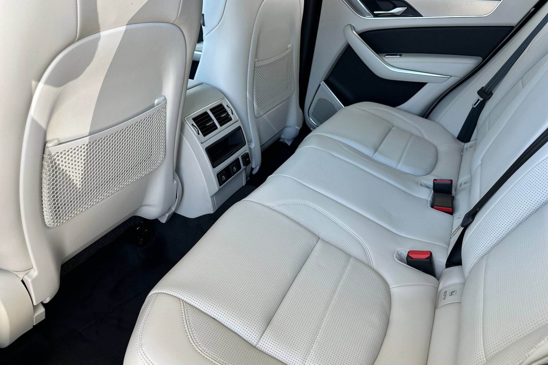 2026 Jaguar F-PACE P250 R-Dynamic S photo 4