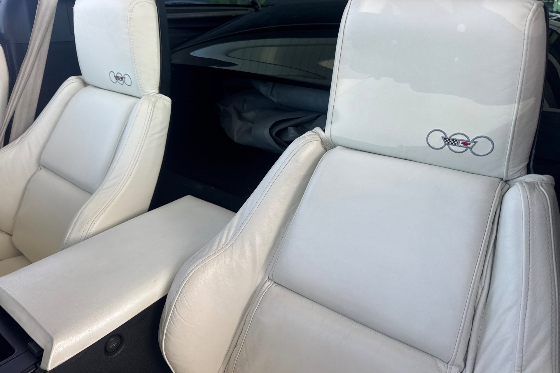 1988 Chevrolet Corvette 35th Anniversary Edition photo 4