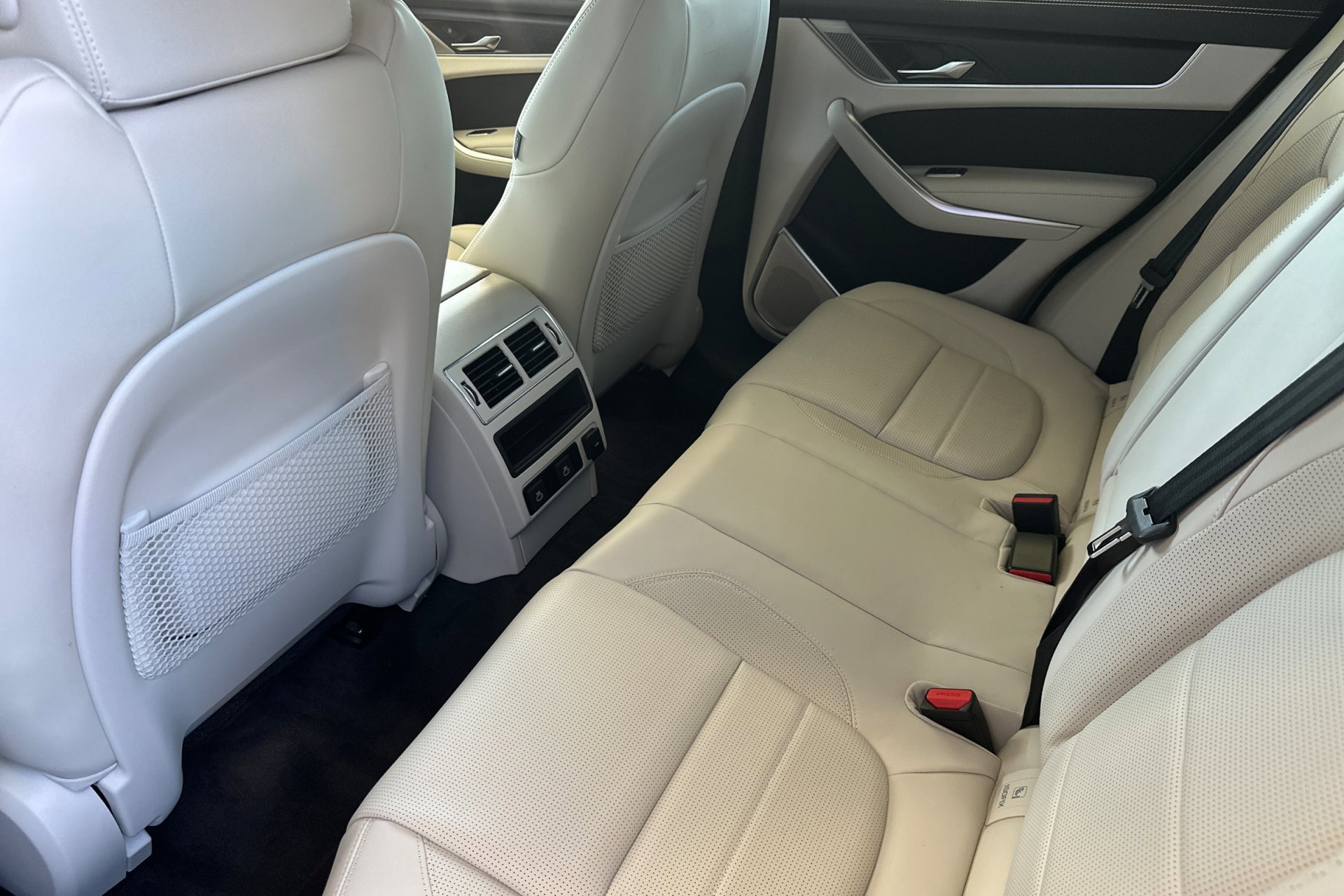 2026 Jaguar F-PACE P250 R-Dynamic S photo 3