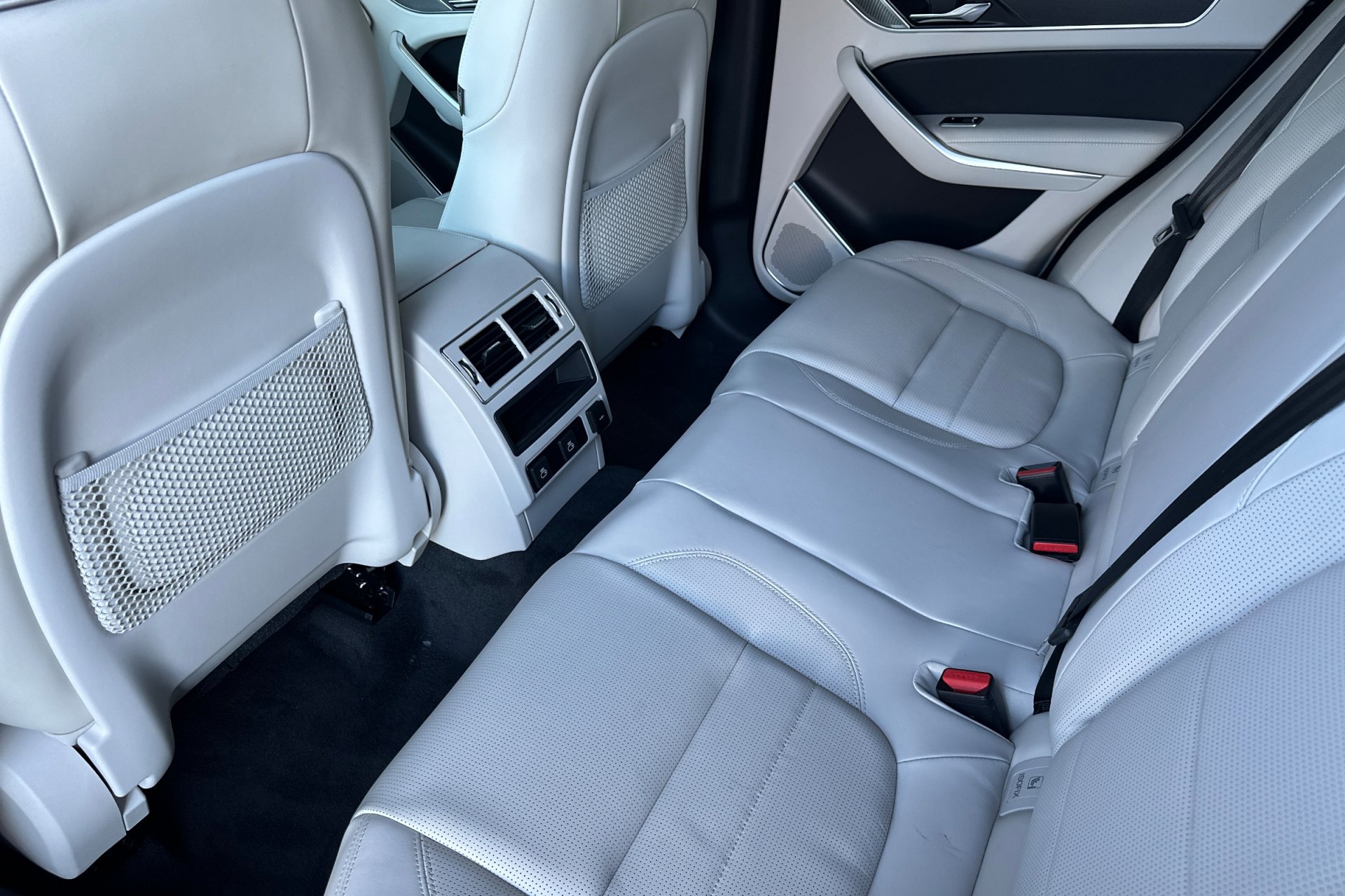 2026 Jaguar F-PACE P250 R-Dynamic S photo 4