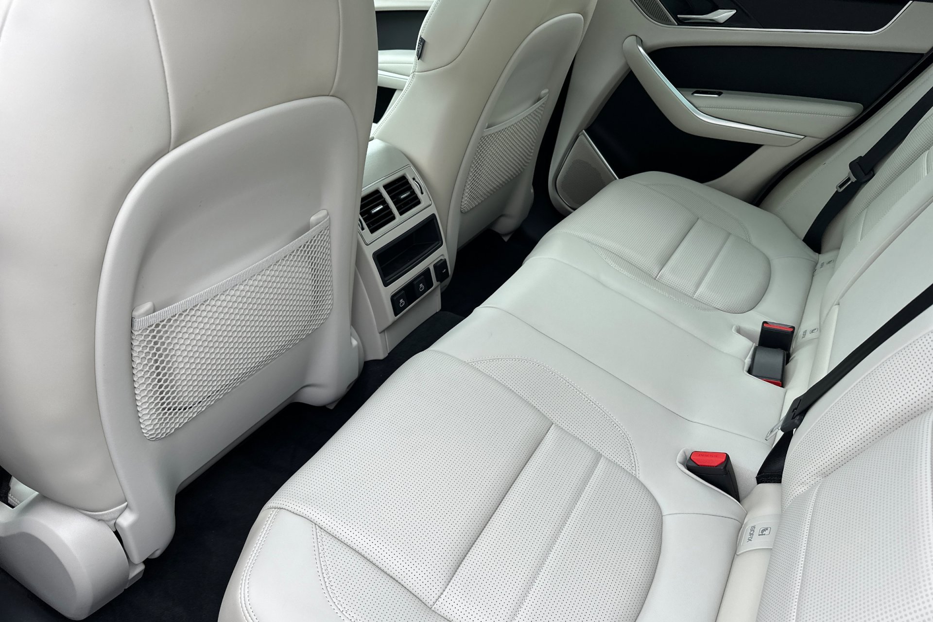 2026 Jaguar F-PACE P250 R-Dynamic S photo 4