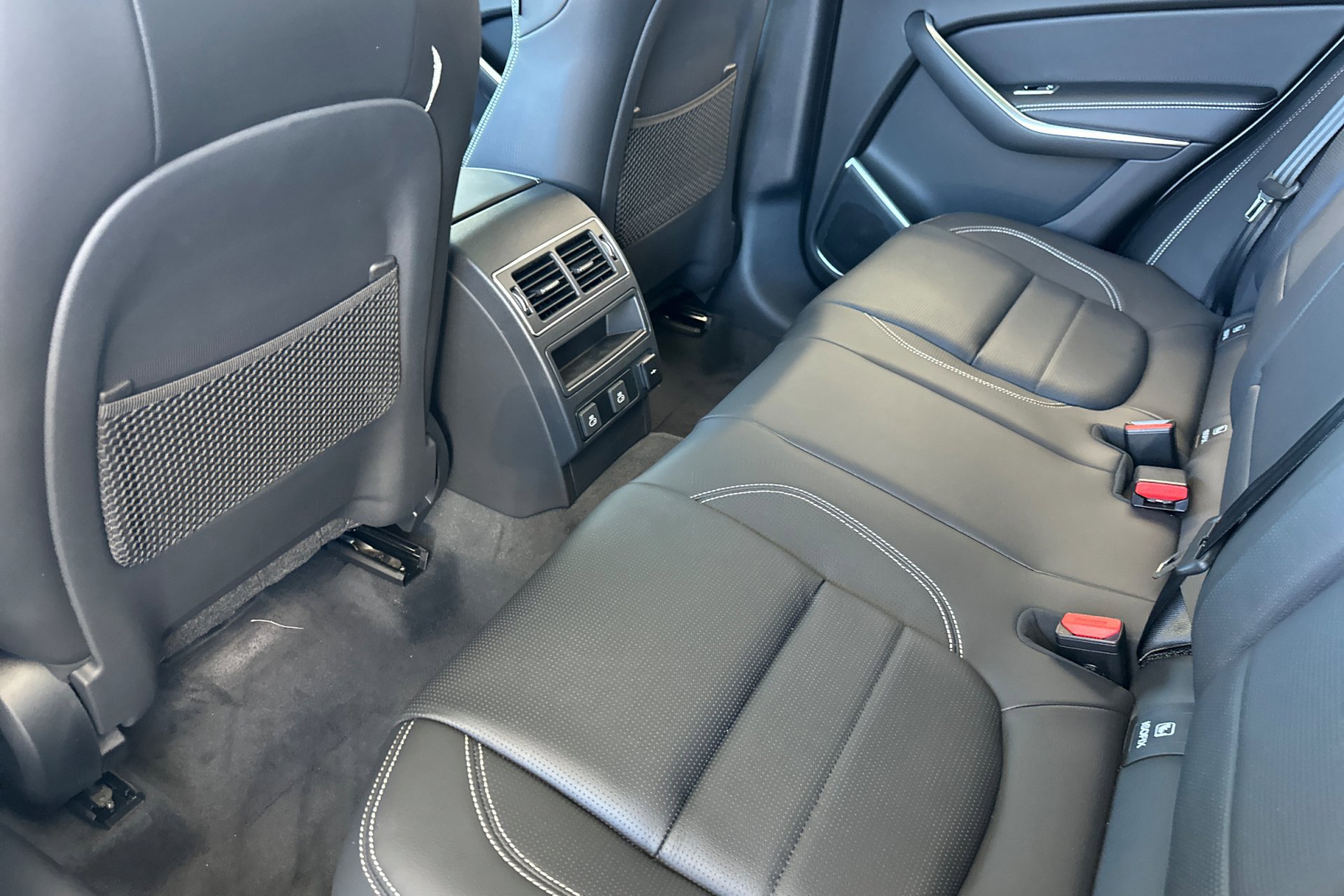 2026 Jaguar F-PACE P250 R-Dynamic S photo 4
