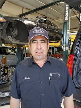 Staff member Silvio Santos from ID_ec2bd09f9fd1