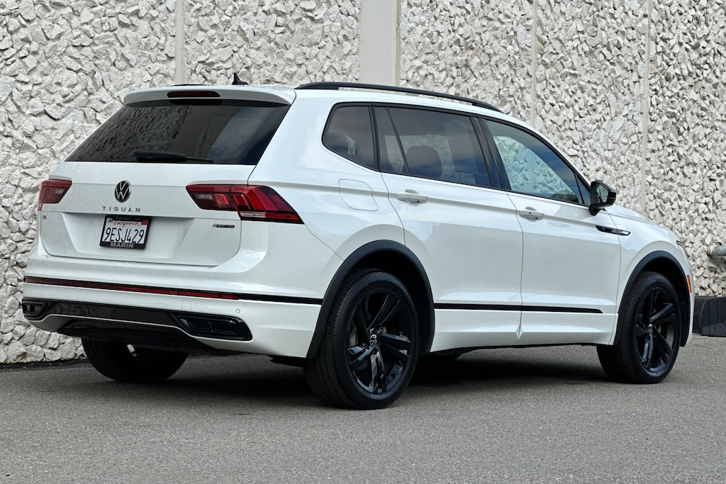 Used 2023 Volkswagen Tiguan SE R-Line Black 2.0T SE R-Line Black 4MOTION