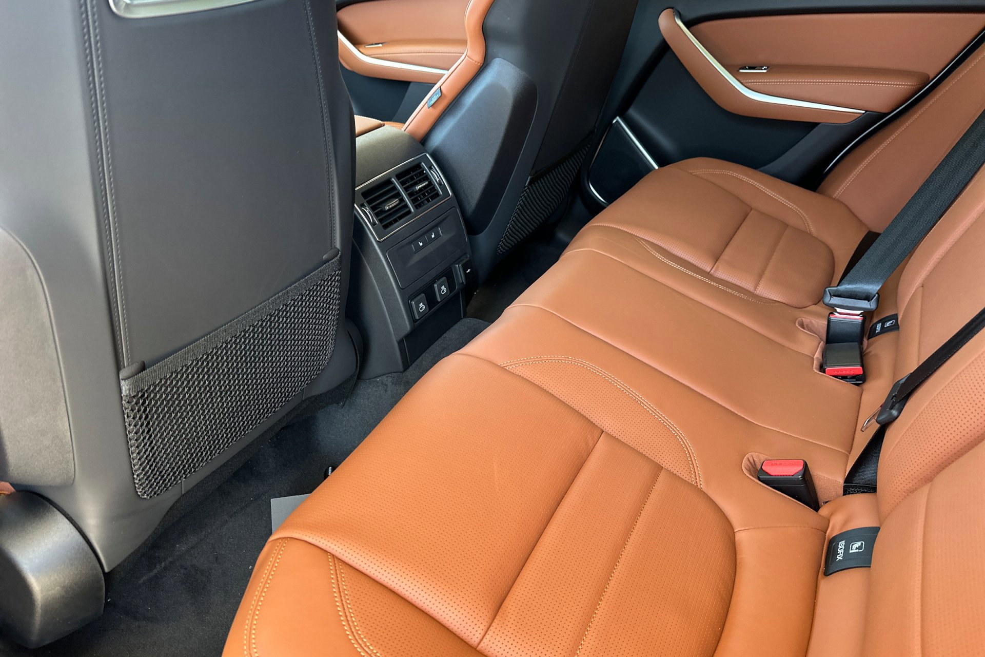 2026 Jaguar F-PACE P250 R-Dynamic S photo 4