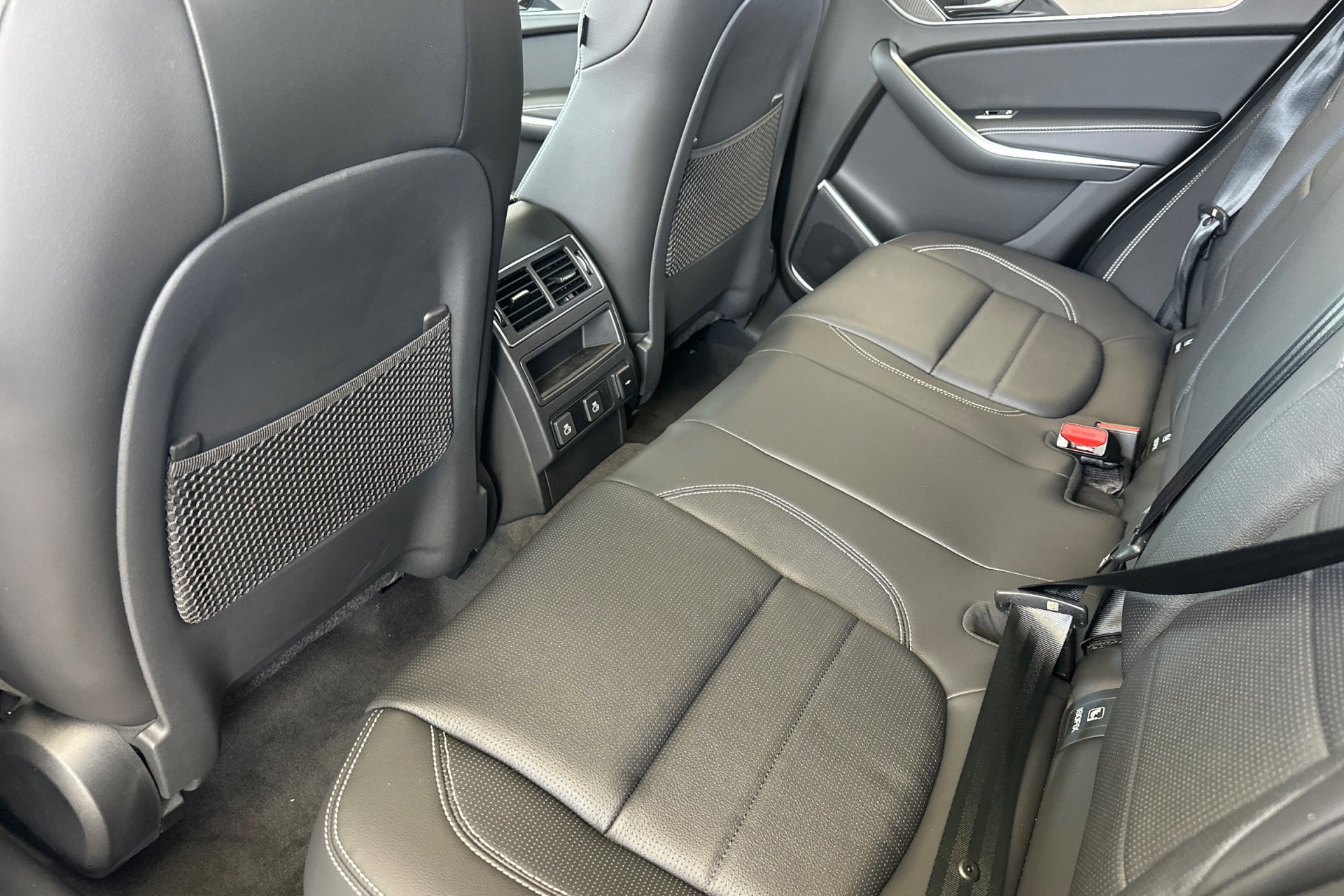 2026 Jaguar F-PACE P250 R-Dynamic S photo 4