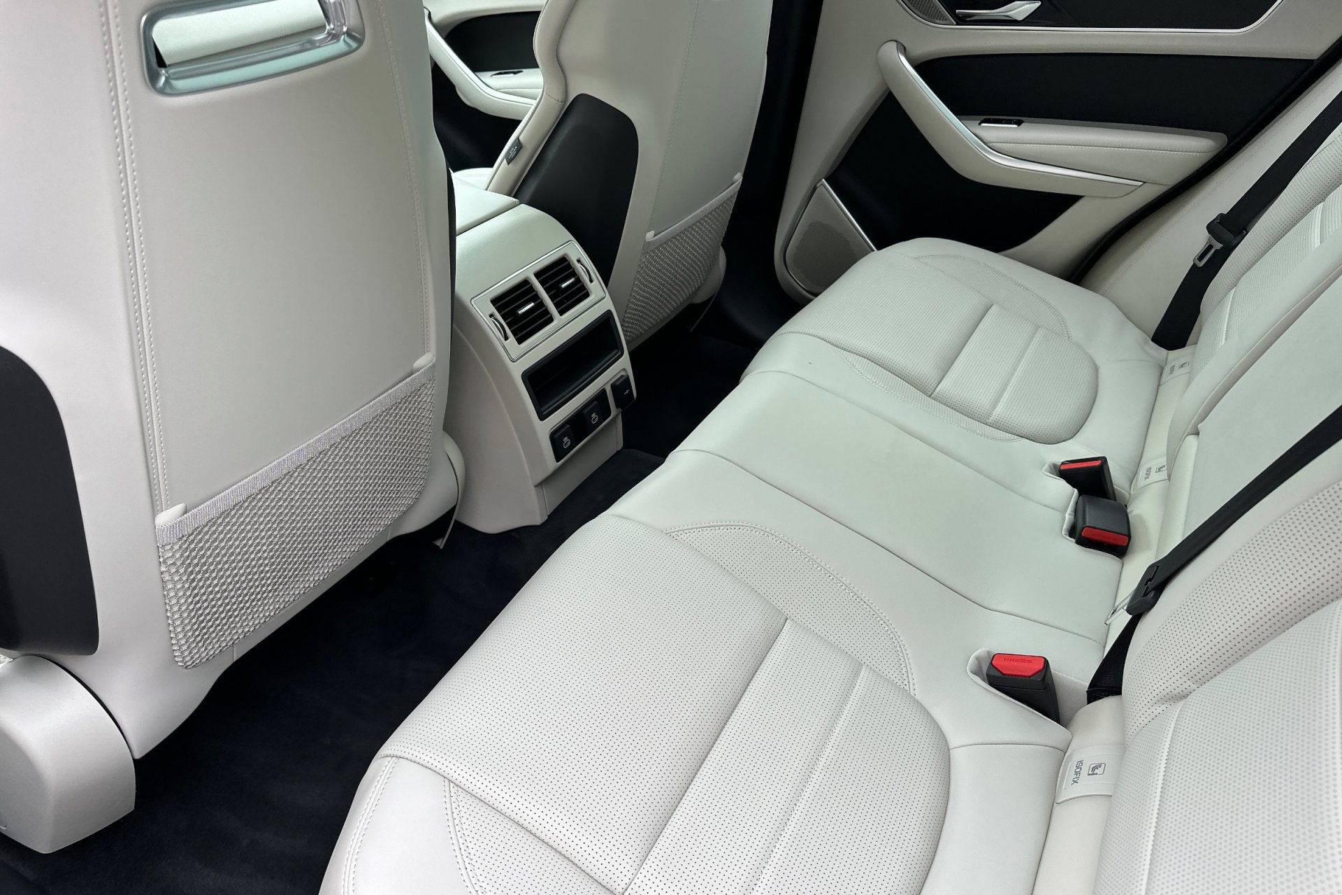 2026 Jaguar F-PACE P400 R-Dynamic S photo 4