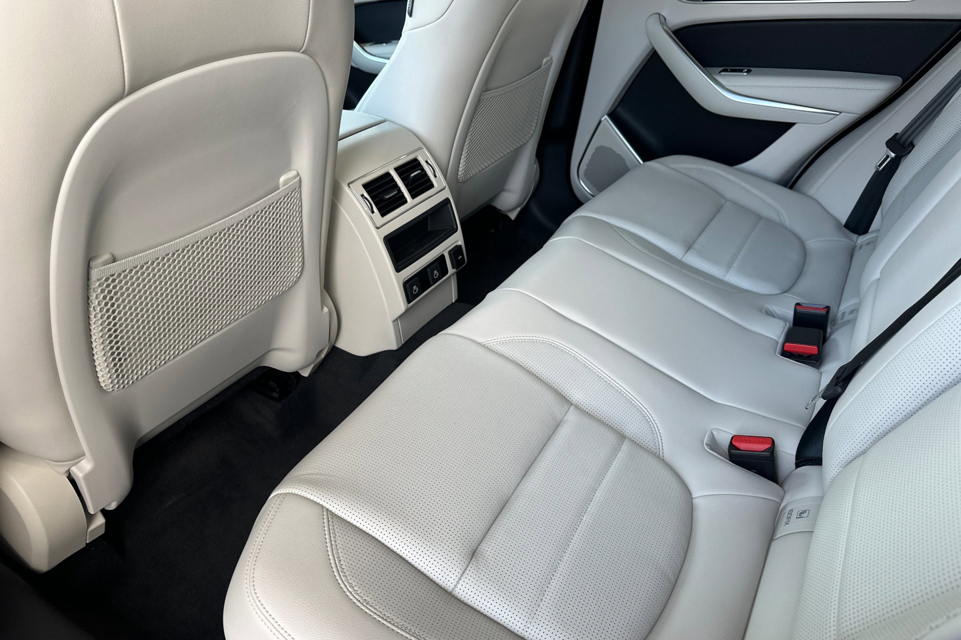 2026 Jaguar F-PACE P250 R-Dynamic S photo 4