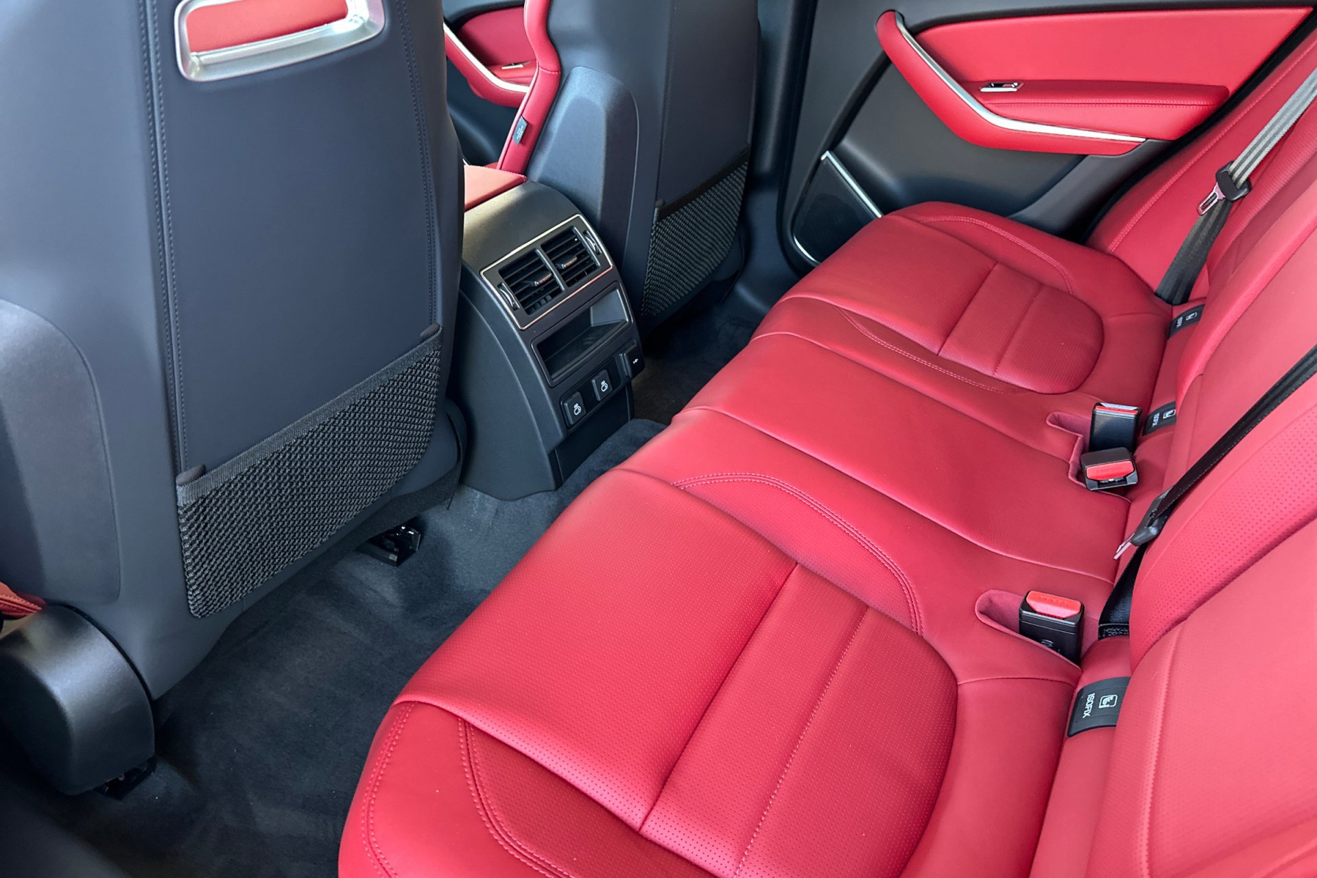 2026 Jaguar F-PACE P250 R-Dynamic S photo 3