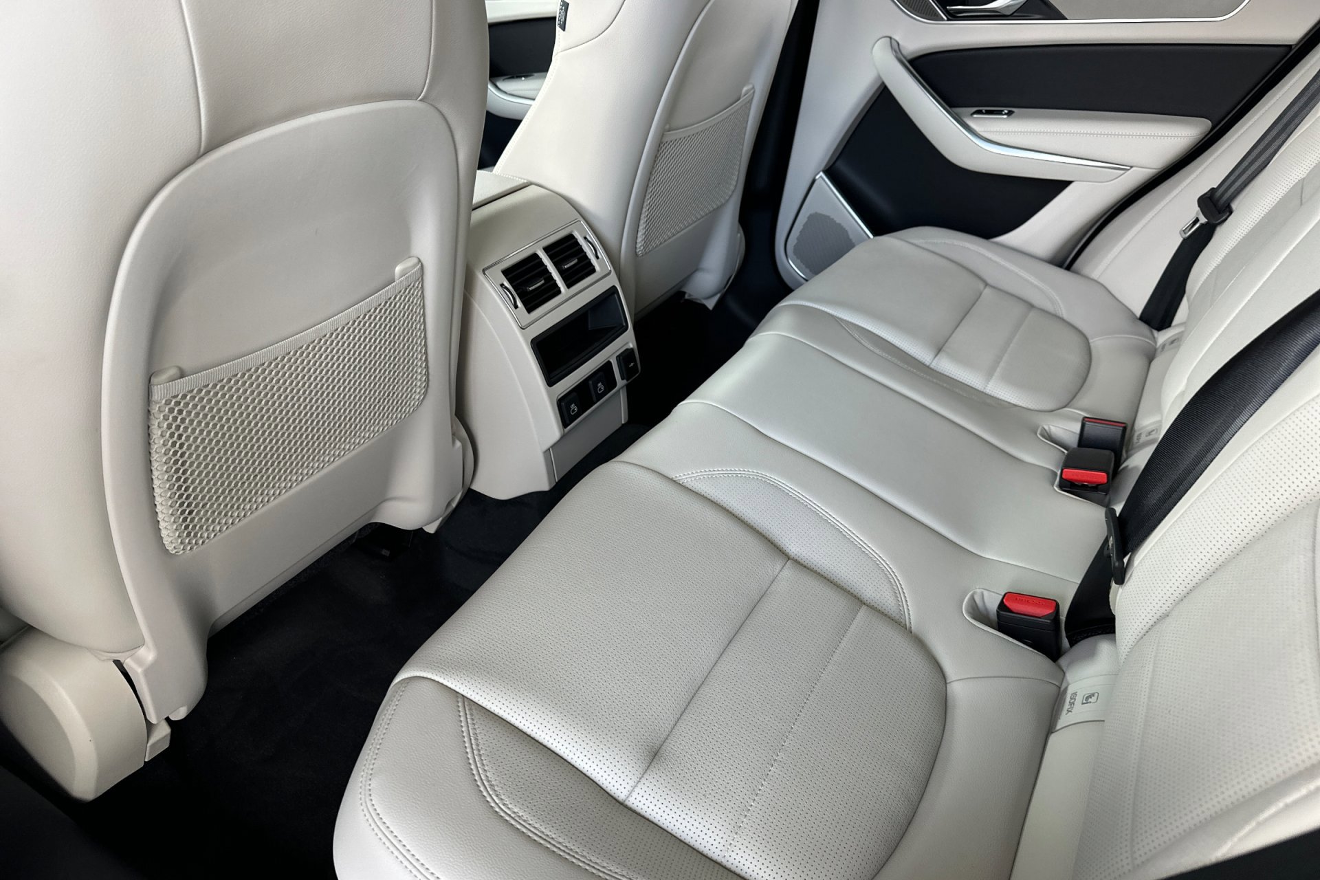 2026 Jaguar F-PACE P250 R-Dynamic S photo 4