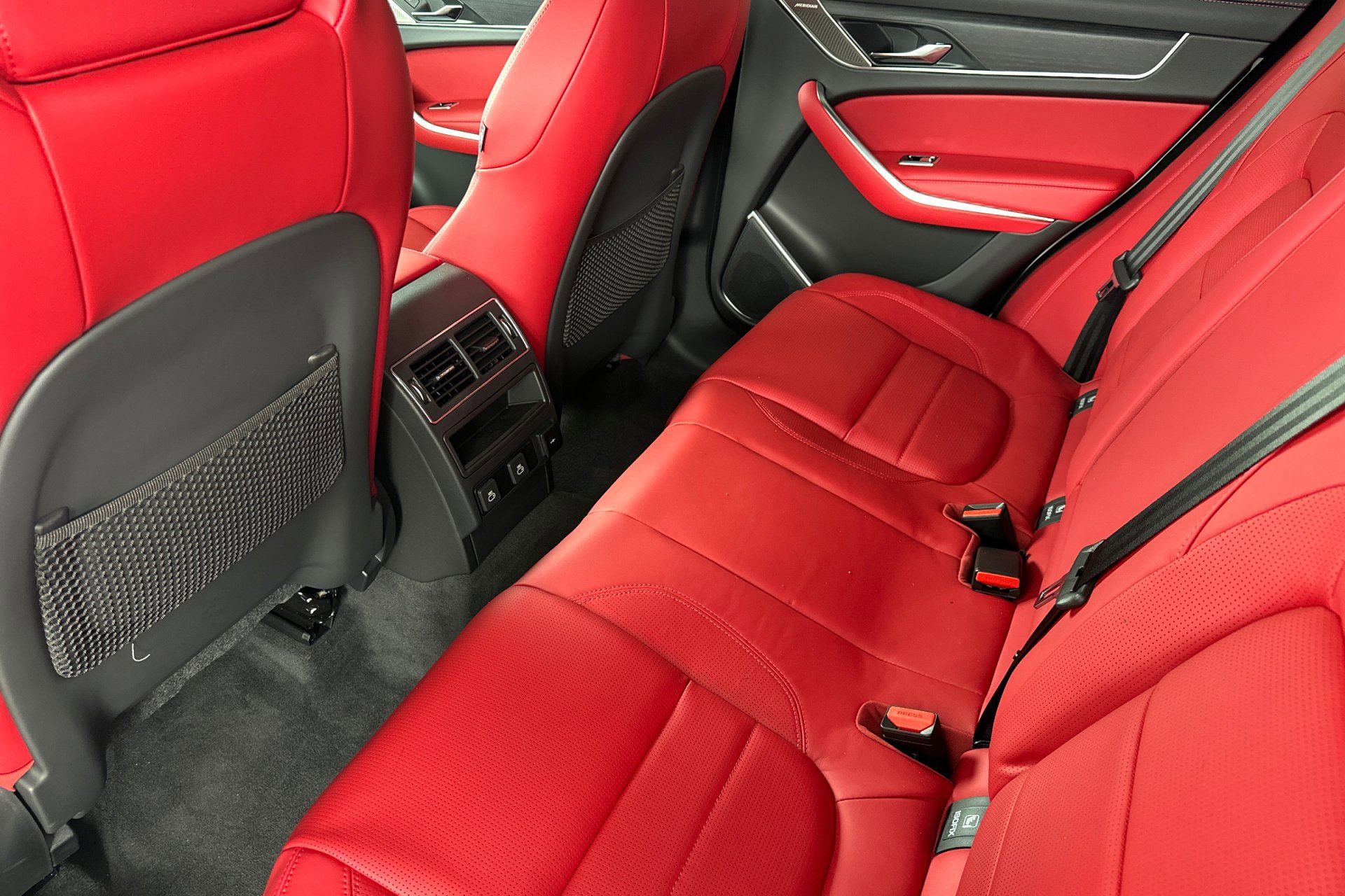 2026 Jaguar F-PACE P250 R-Dynamic S photo 2