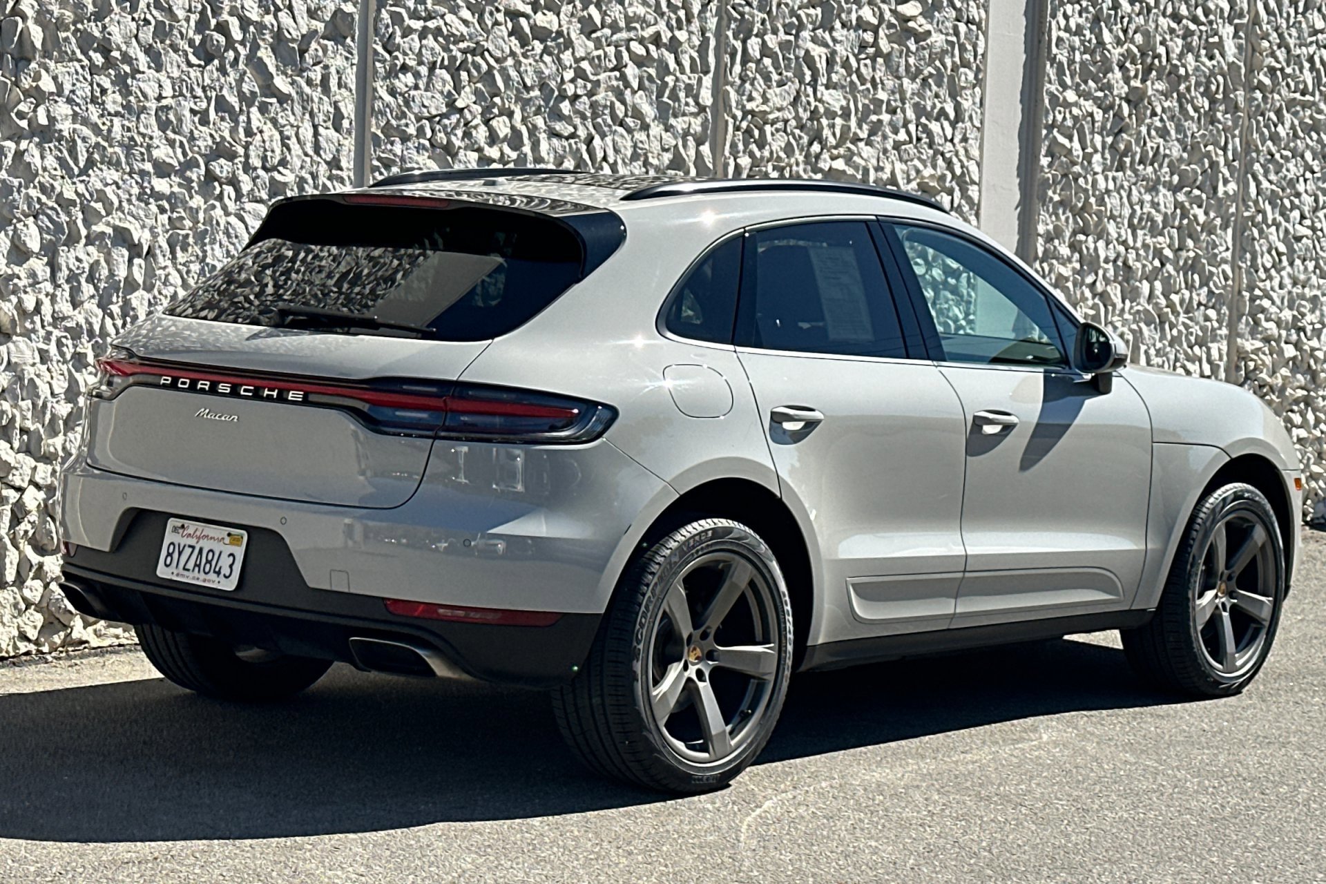 2021 Porsche Macan Base photo 2