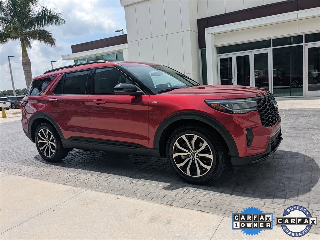 2025 Ford Explorer ST-Line photo 2