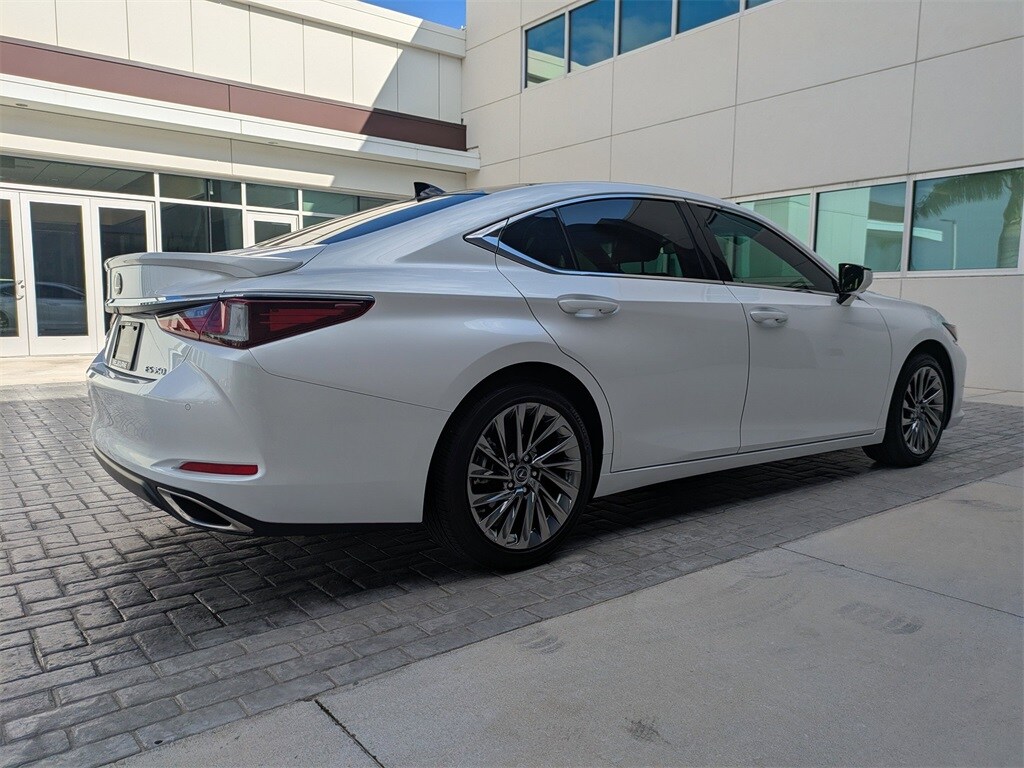 2024 Lexus ES 350 Ultra Luxury photo 4