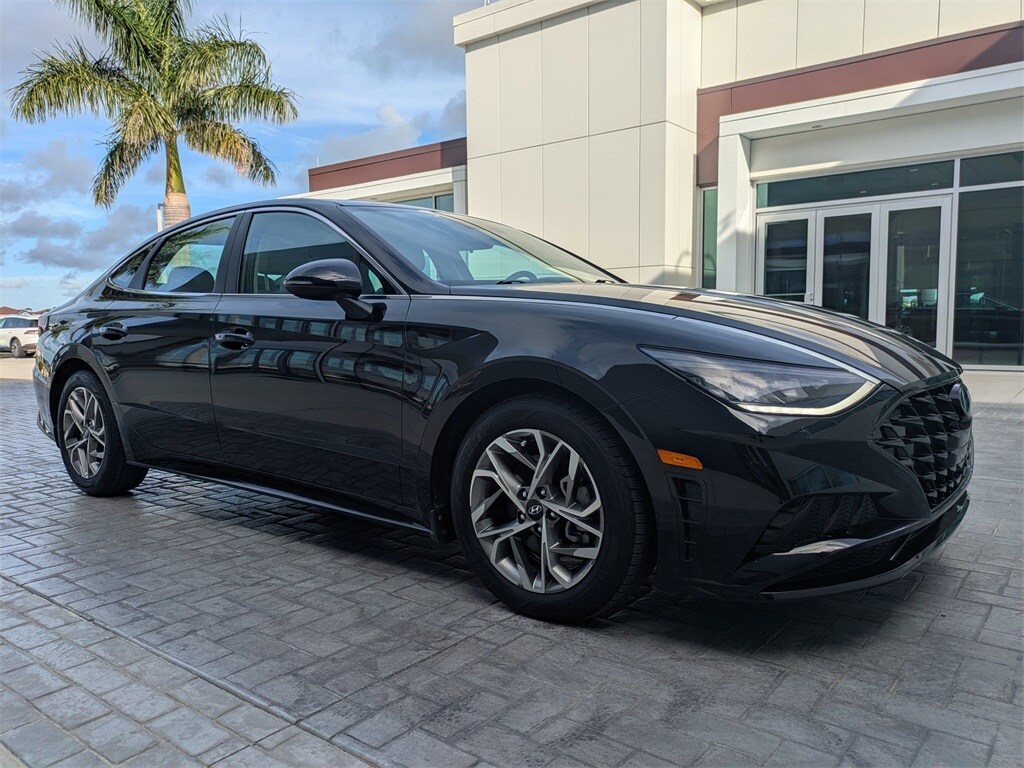 2021 Hyundai Sonata SEL photo 2