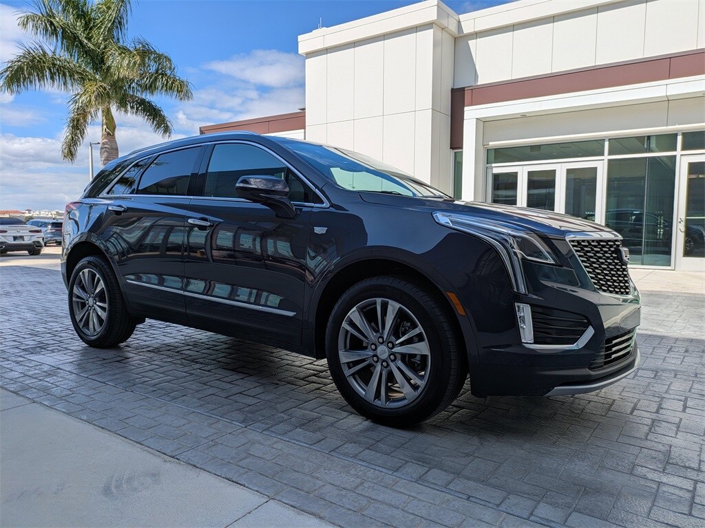 2025 Cadillac XT5 Premium Luxury photo 2
