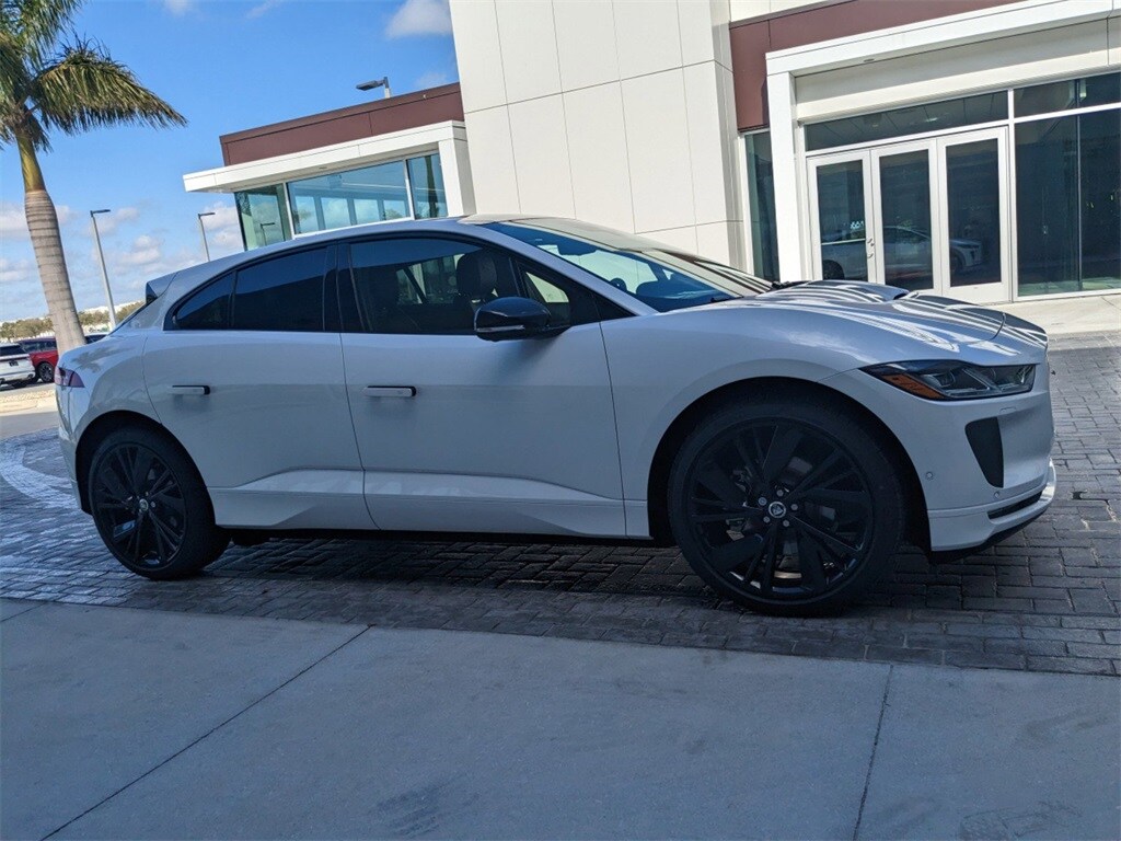 2024 Jaguar I-PACE EV400 HSE photo 2