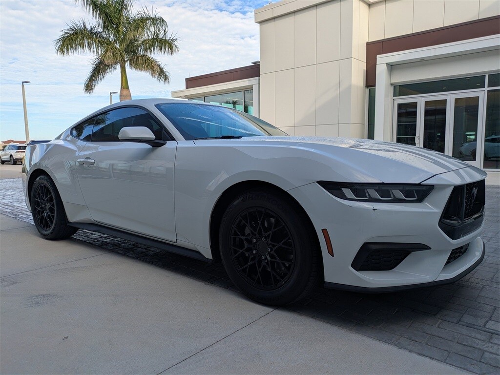 2024 Ford Mustang EcoBoost photo 2