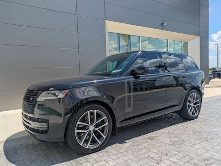 2025 Land Rover Range Rover P550e SE SUV