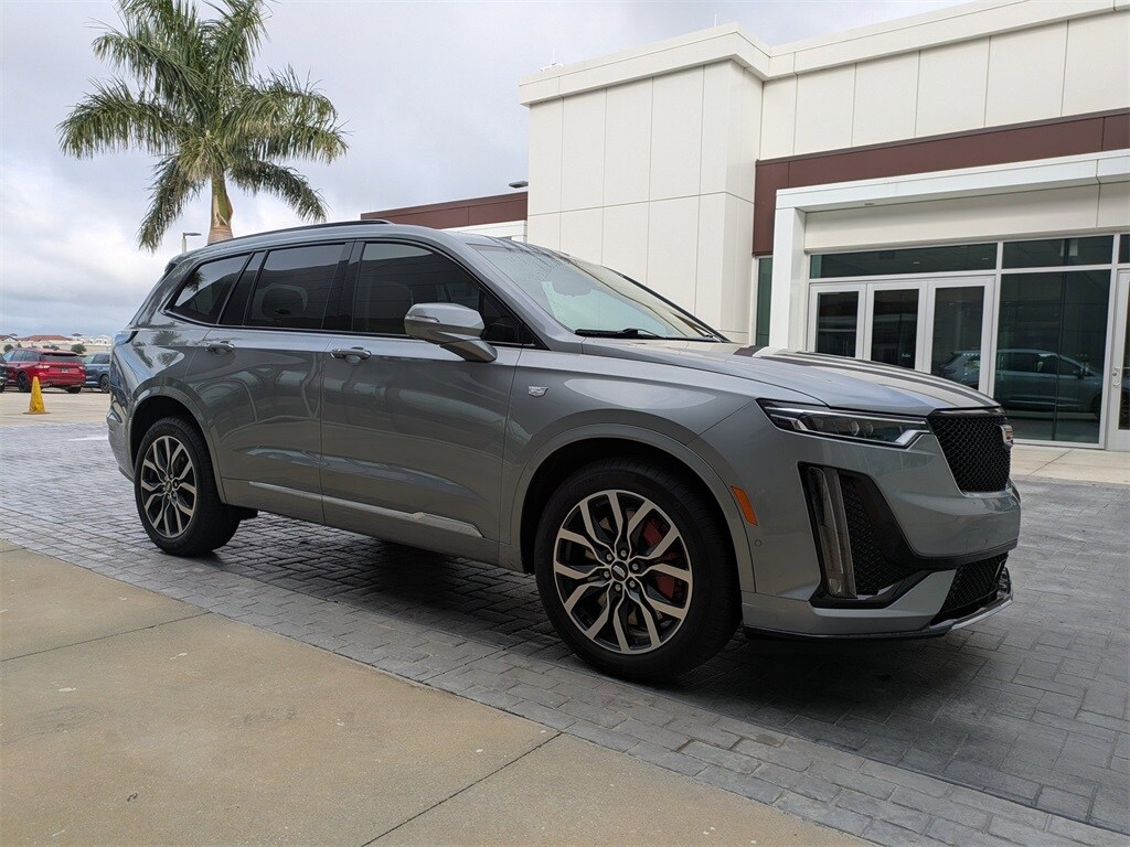 2024 Cadillac XT6 Sport photo 2