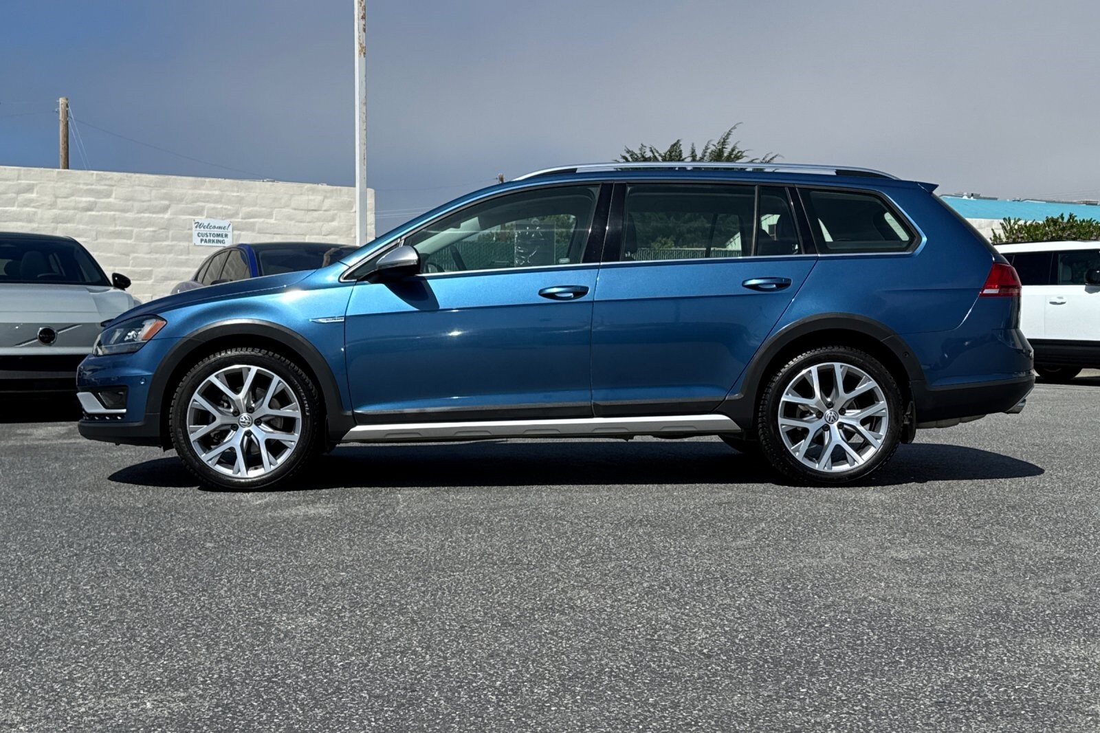 2017 Volkswagen Golf Alltrack TSI SEL photo 2