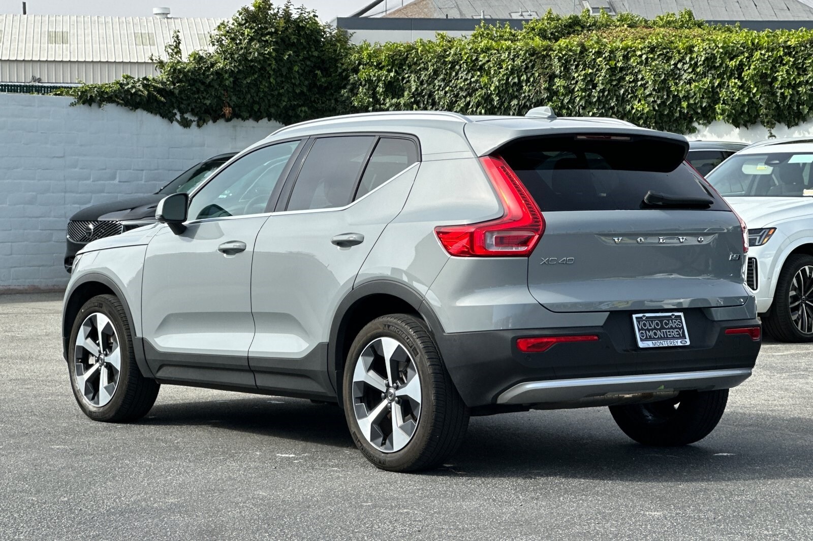 2025 Volvo XC40 Plus photo 3