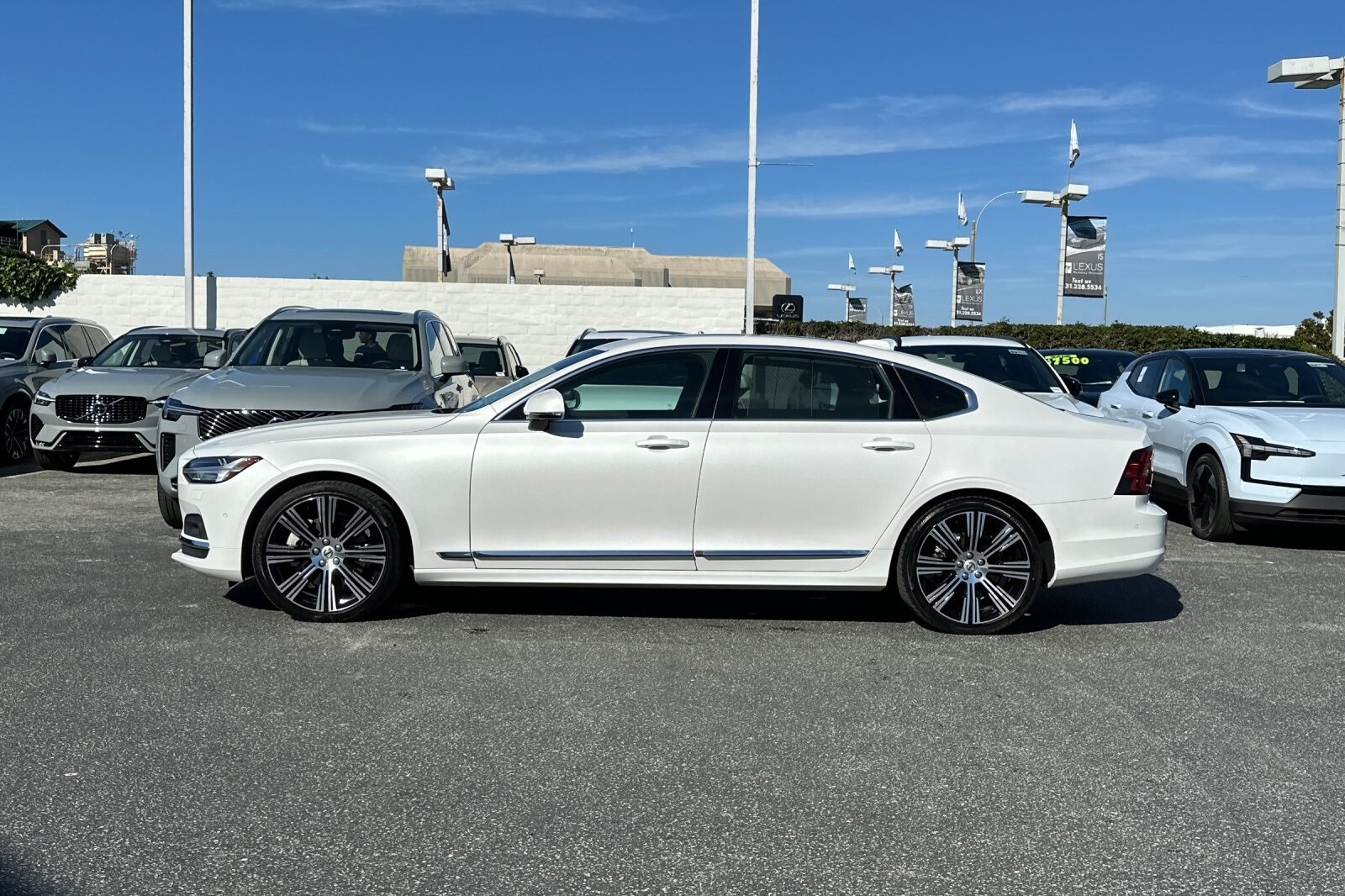 2023 Volvo S90 Plus photo 2