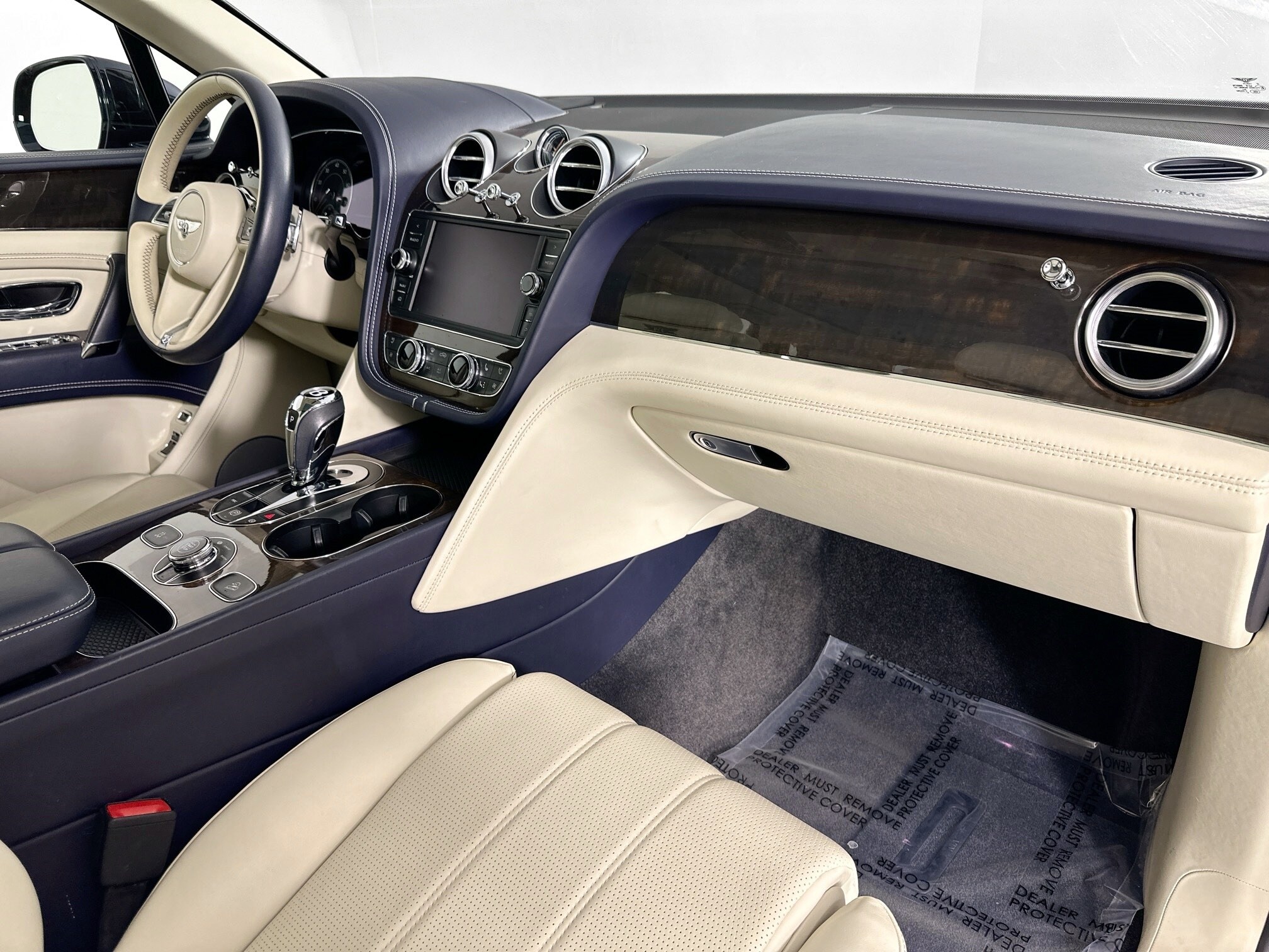 2019 Bentley Bentayga V8 photo 2