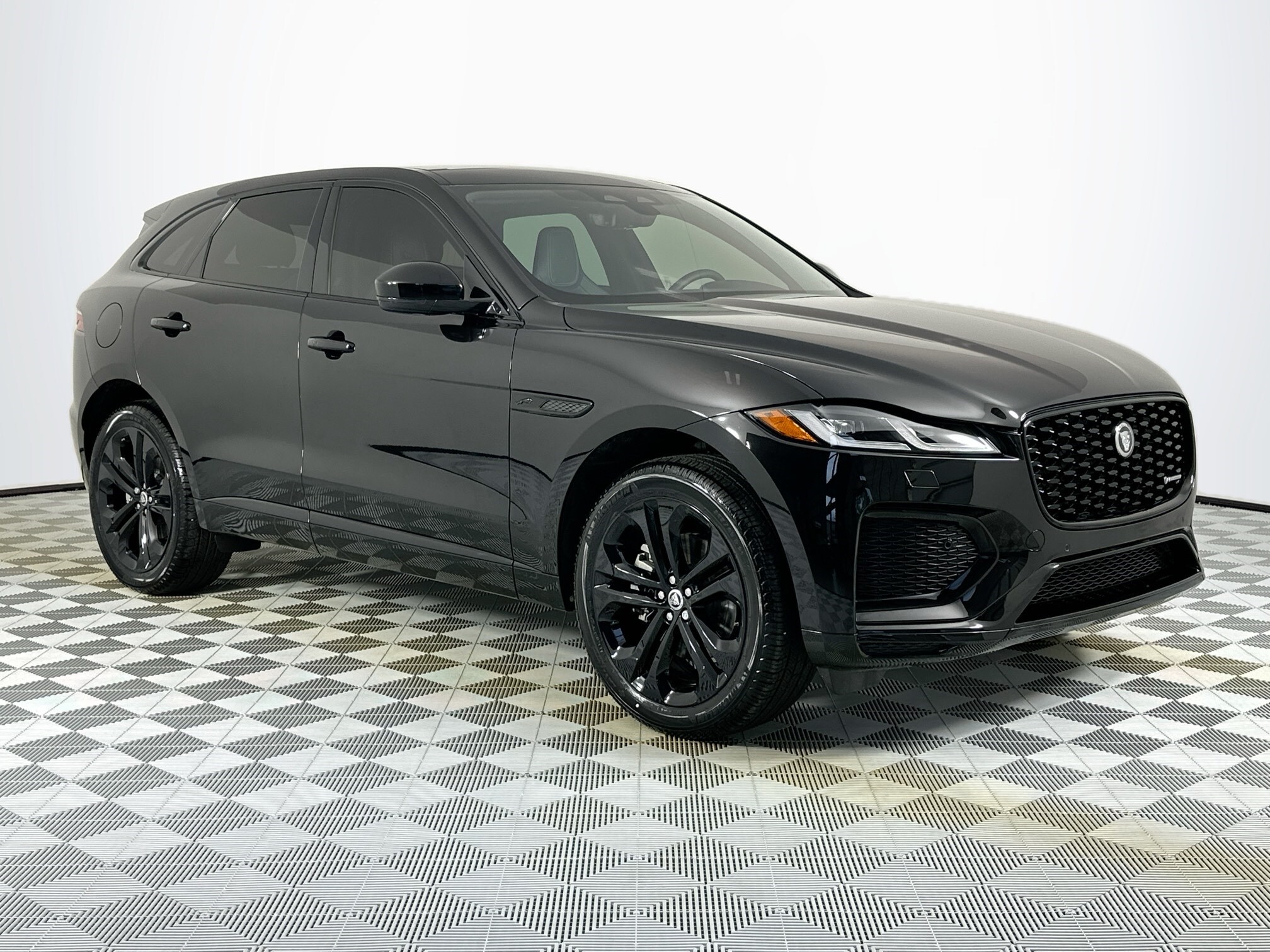 2025 Jaguar F-PACE P250 R-Dynamic S photo 3