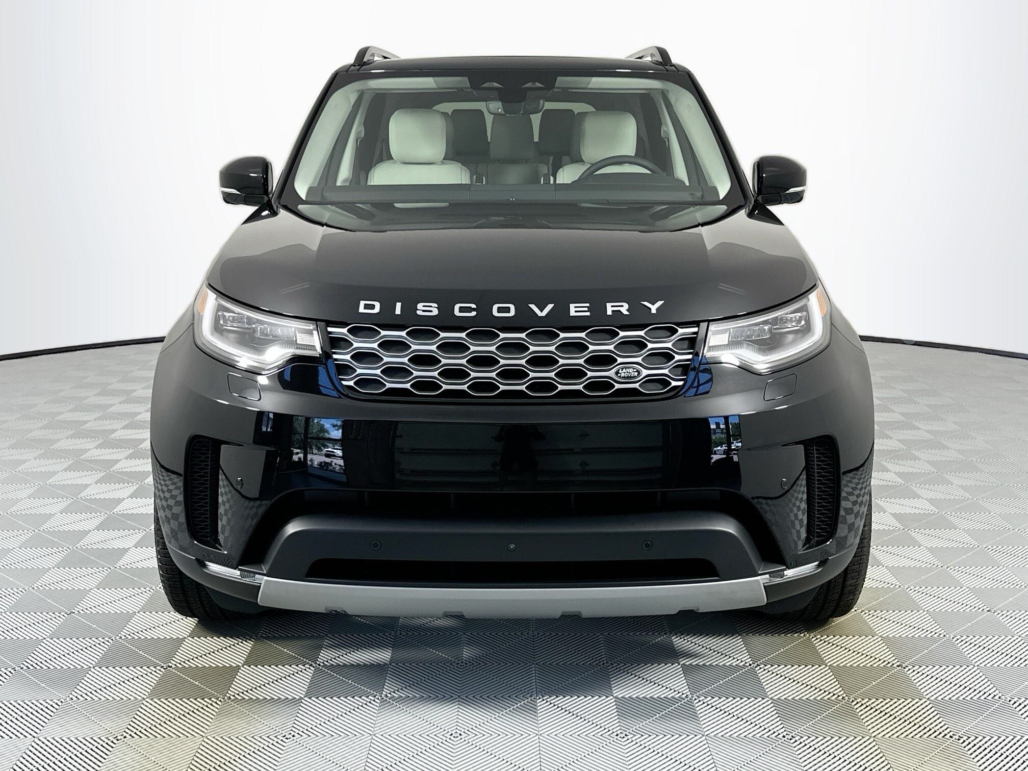 2025 Land Rover Discovery S photo 2