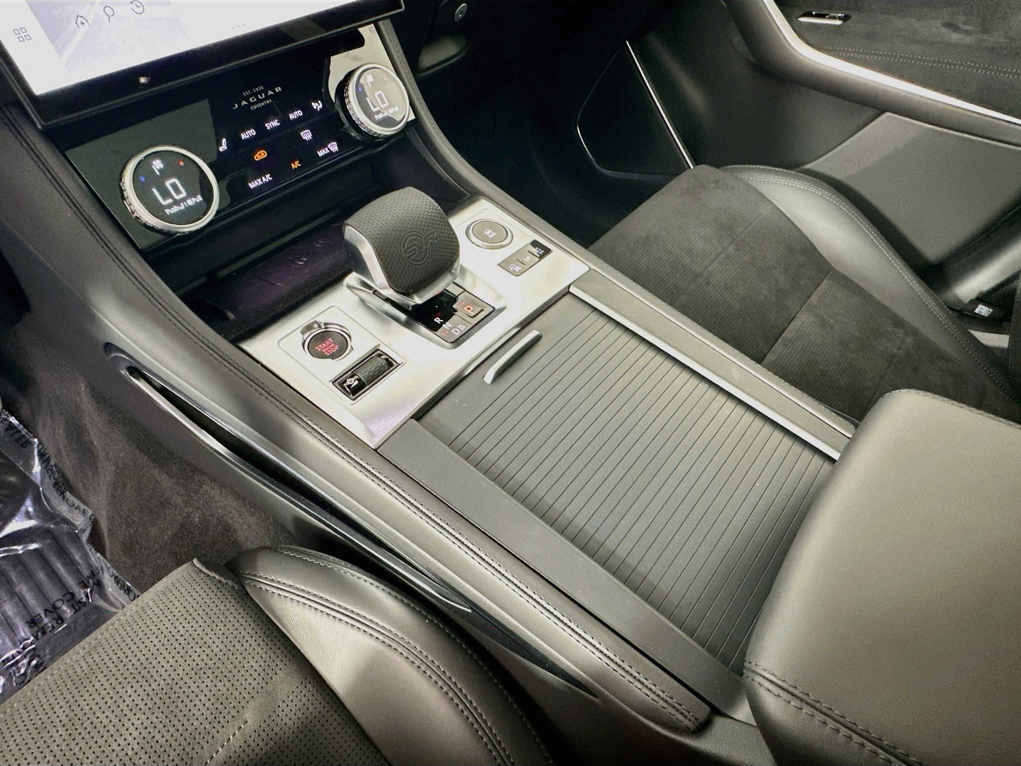 2026 Jaguar F-Pace SVR - Photo 13