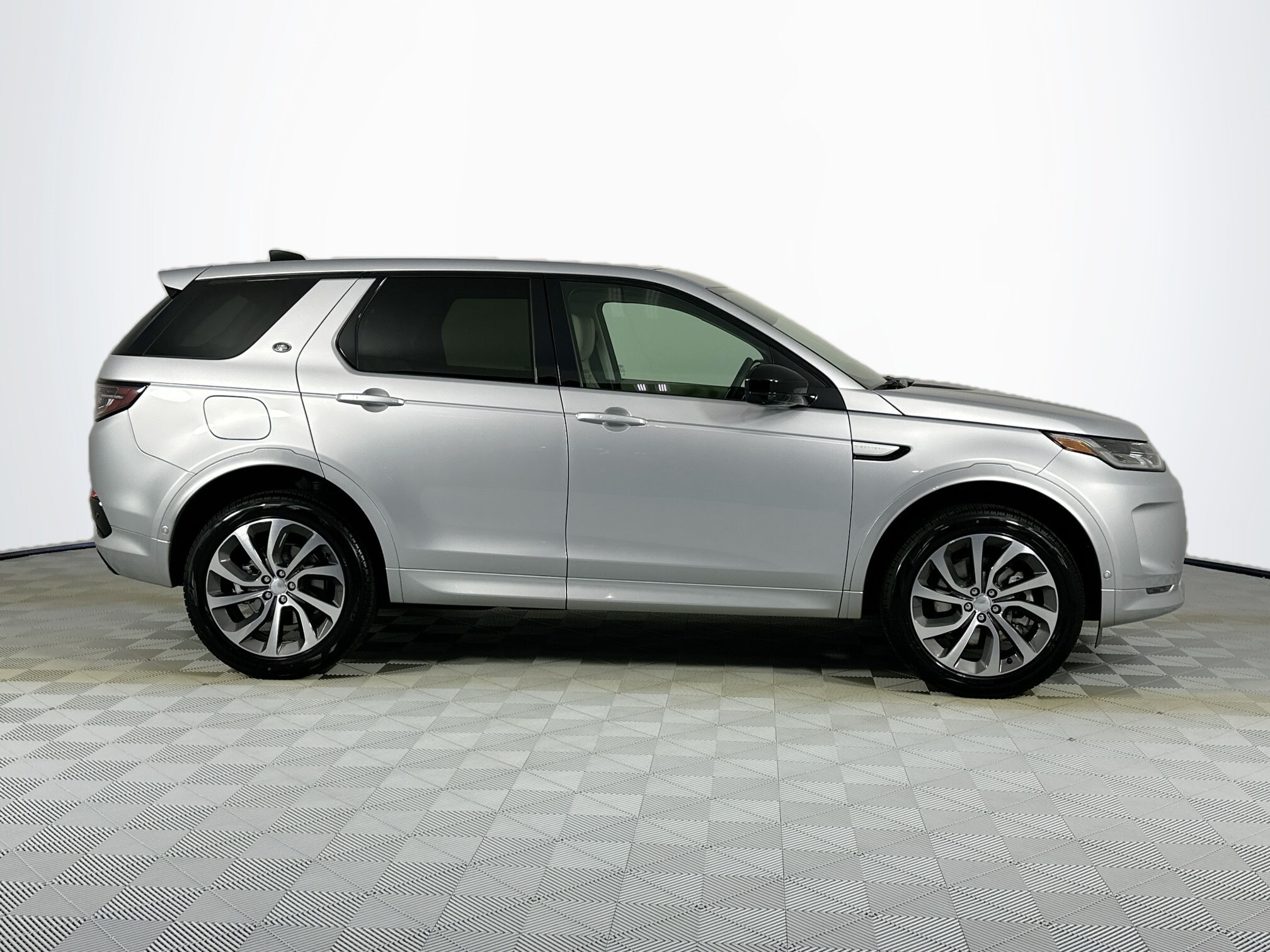 2025 Land Rover Discovery Sport S photo 4