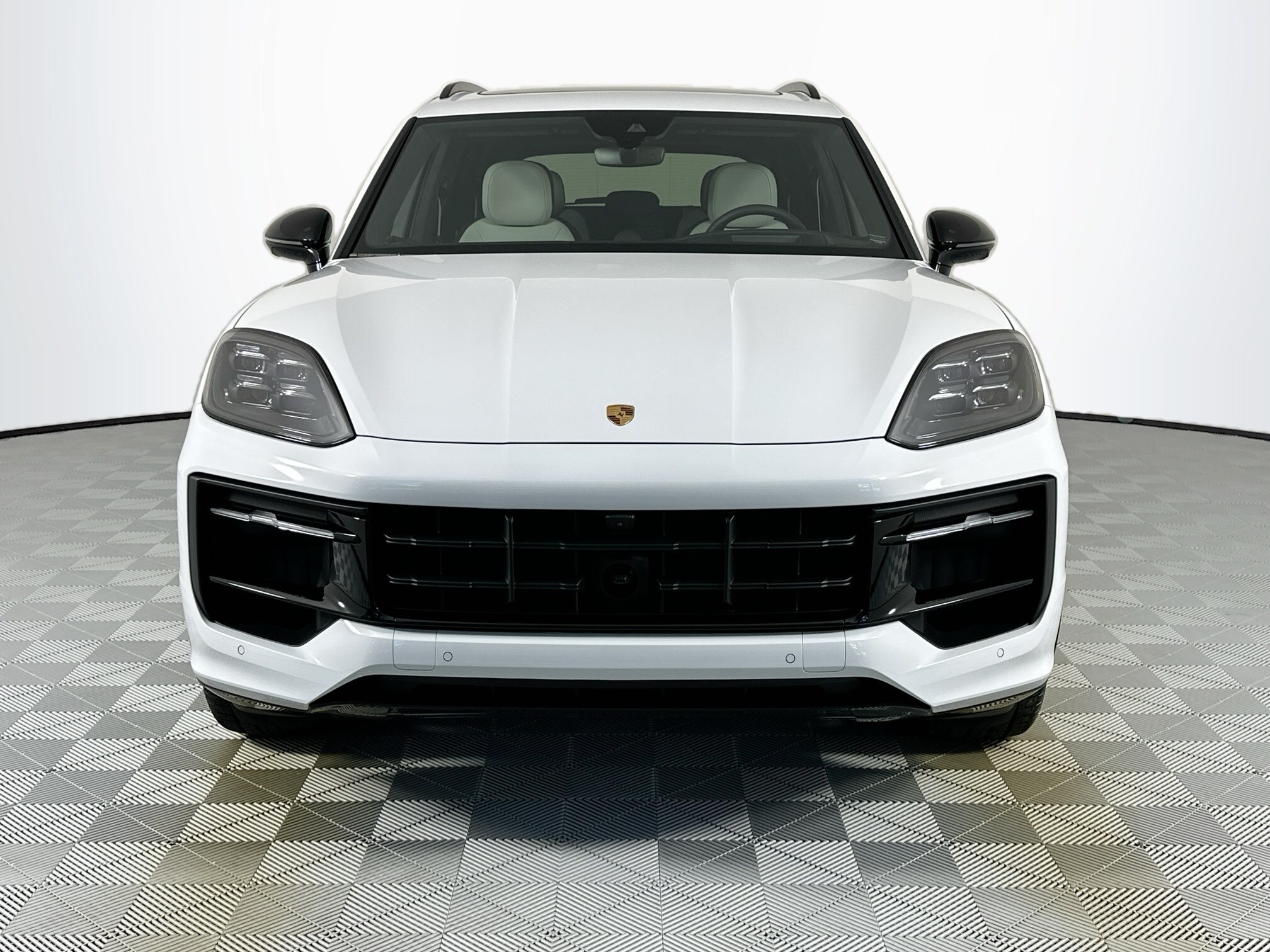 2026 Porsche Cayenne GTS photo 2
