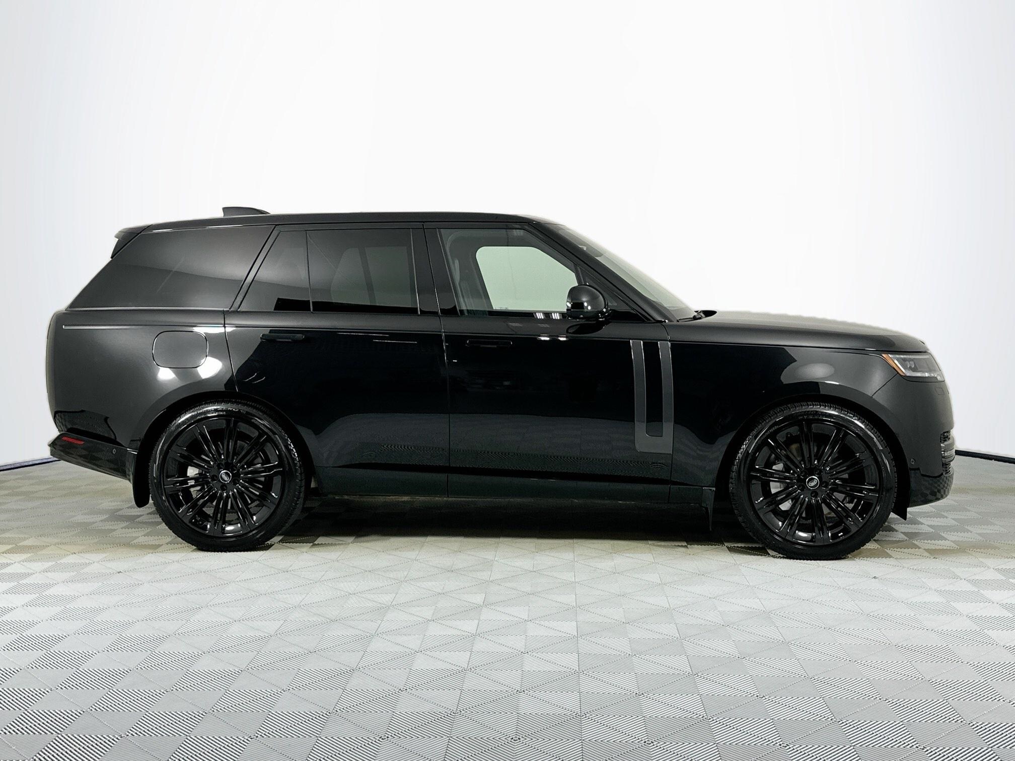 2024 Land Rover Range Rover SE photo 4