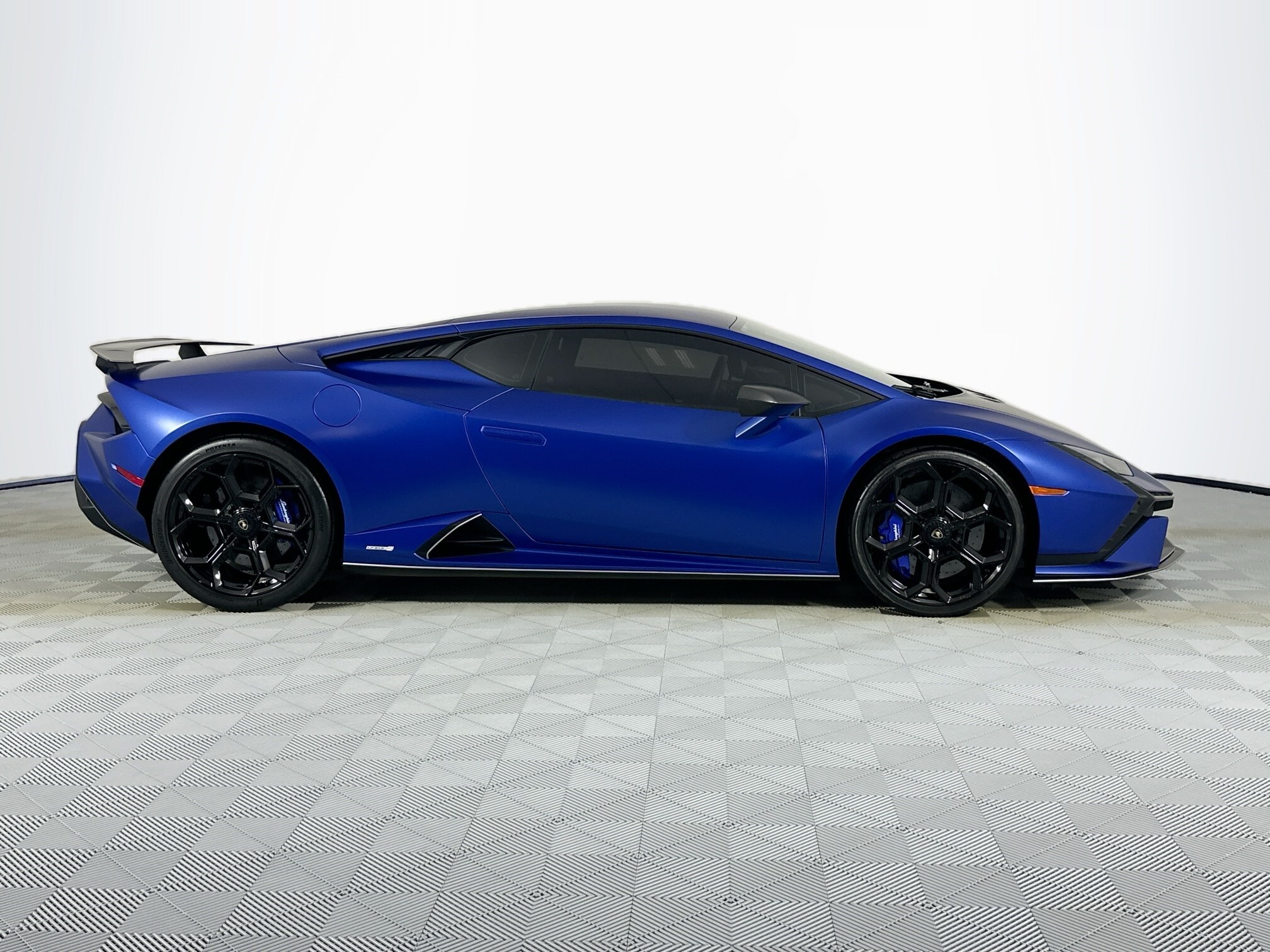 2023 Lamborghini Huracan Tecnica Base Coupe photo 4