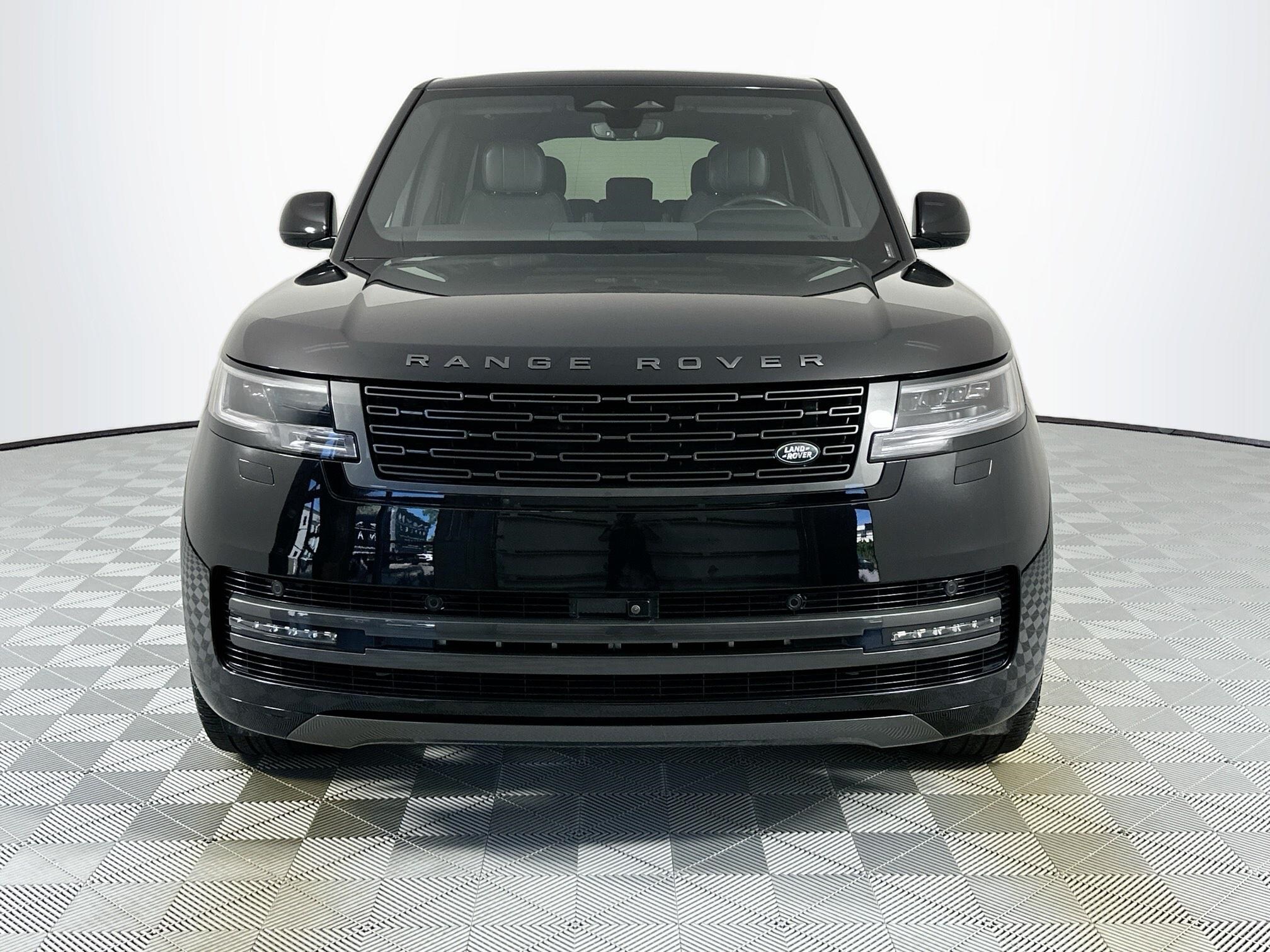 2024 Land Rover Range Rover SE photo 2