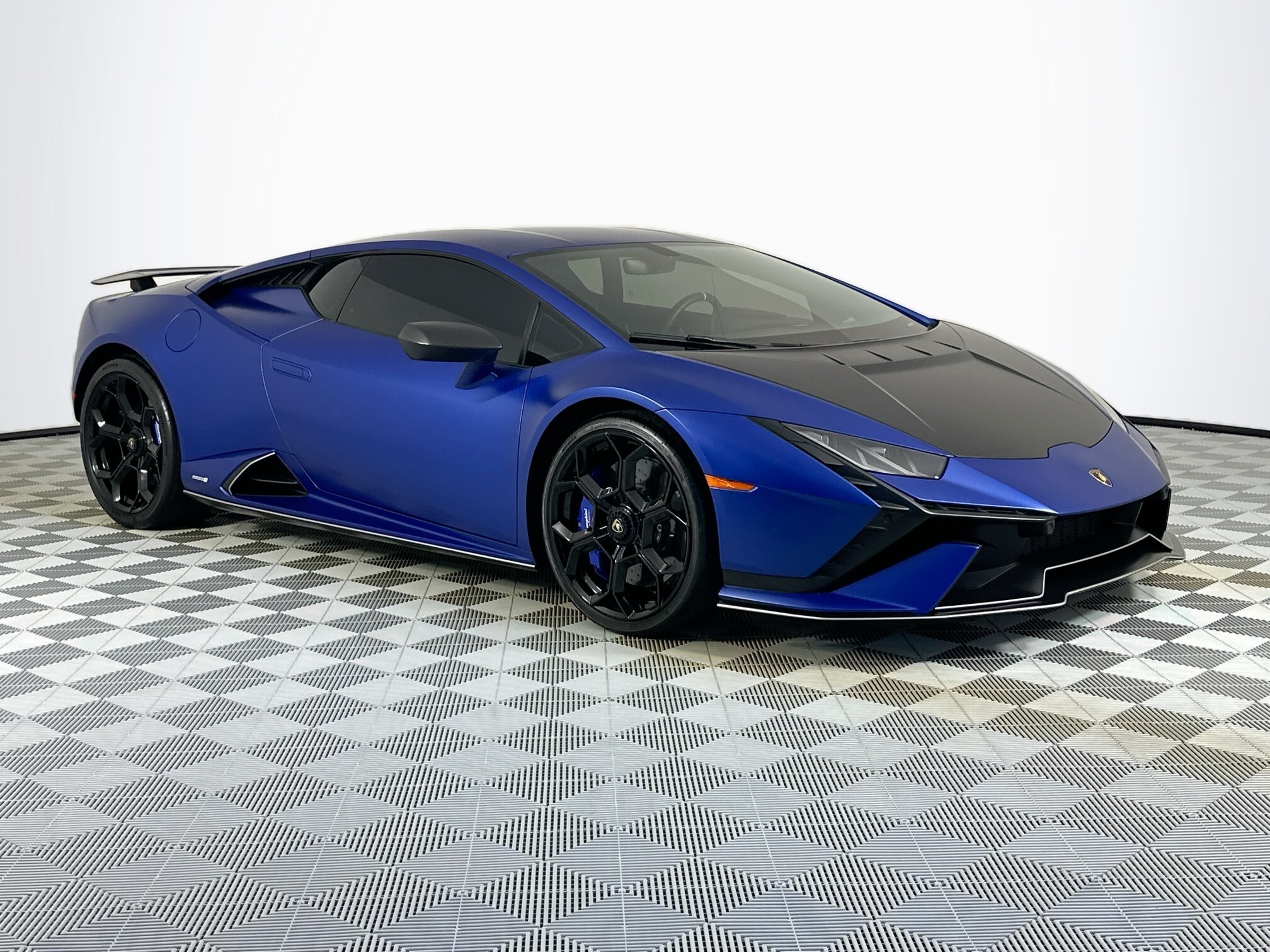 2023 Lamborghini Huracan Tecnica Base Coupe photo 3