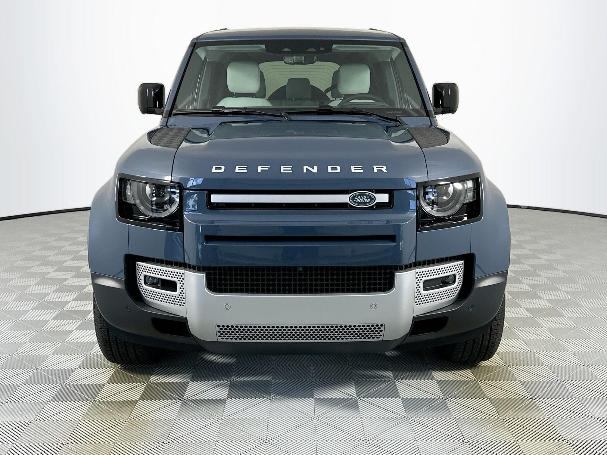 2025 Land Rover Defender 110 S photo 2