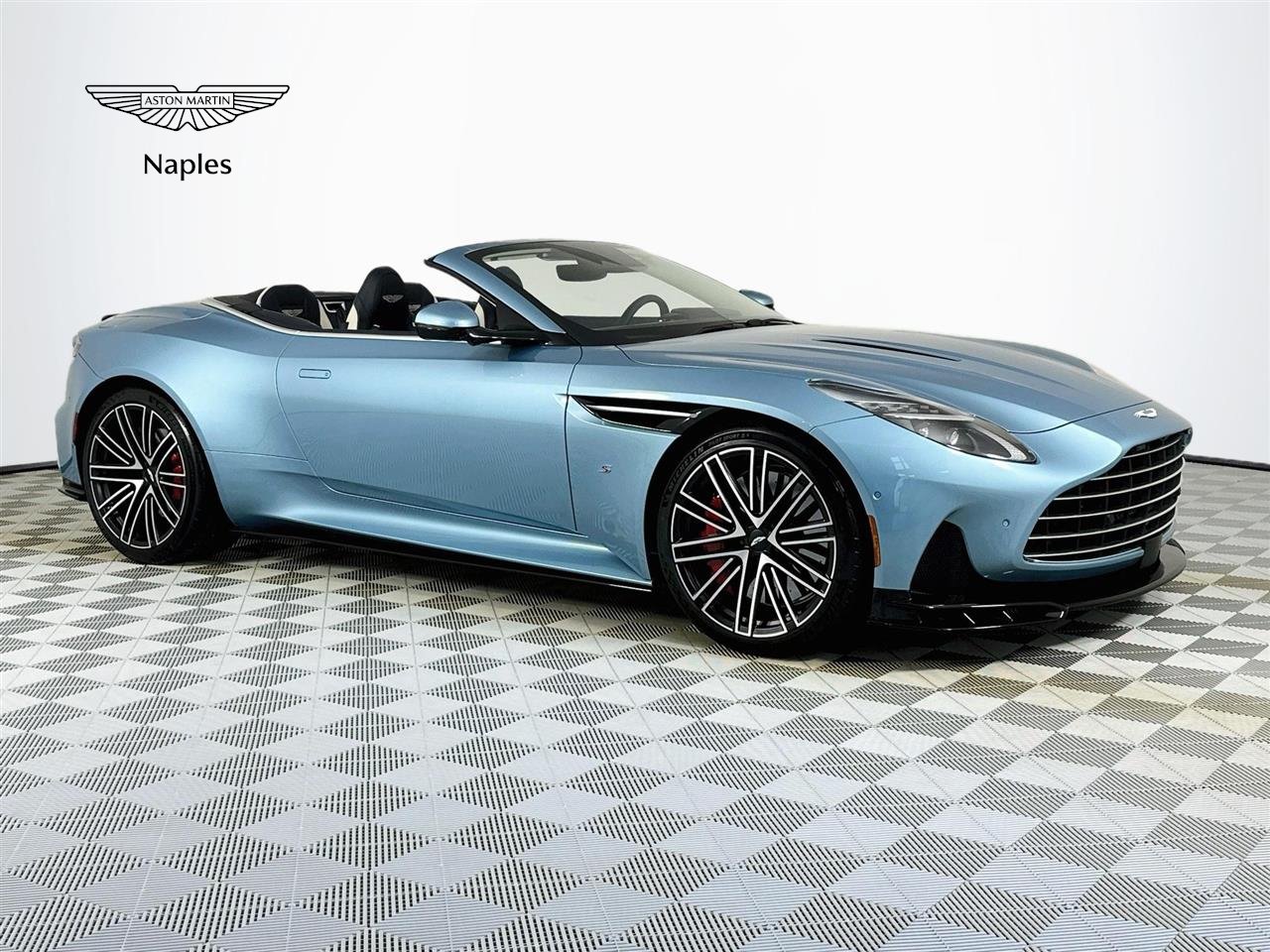  Aston Martin DB12
