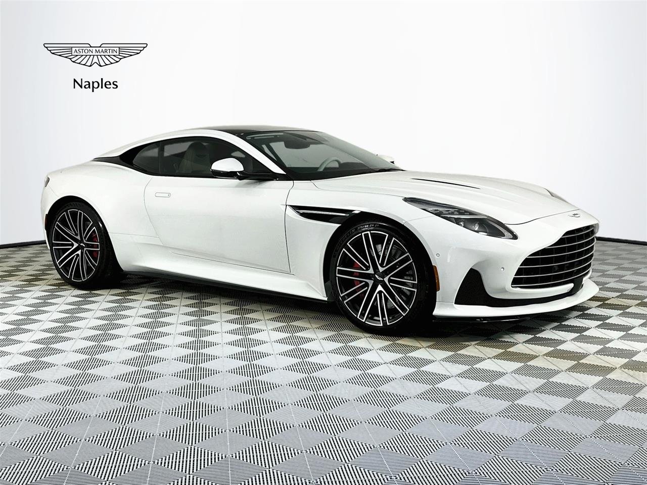  Aston Martin DB12