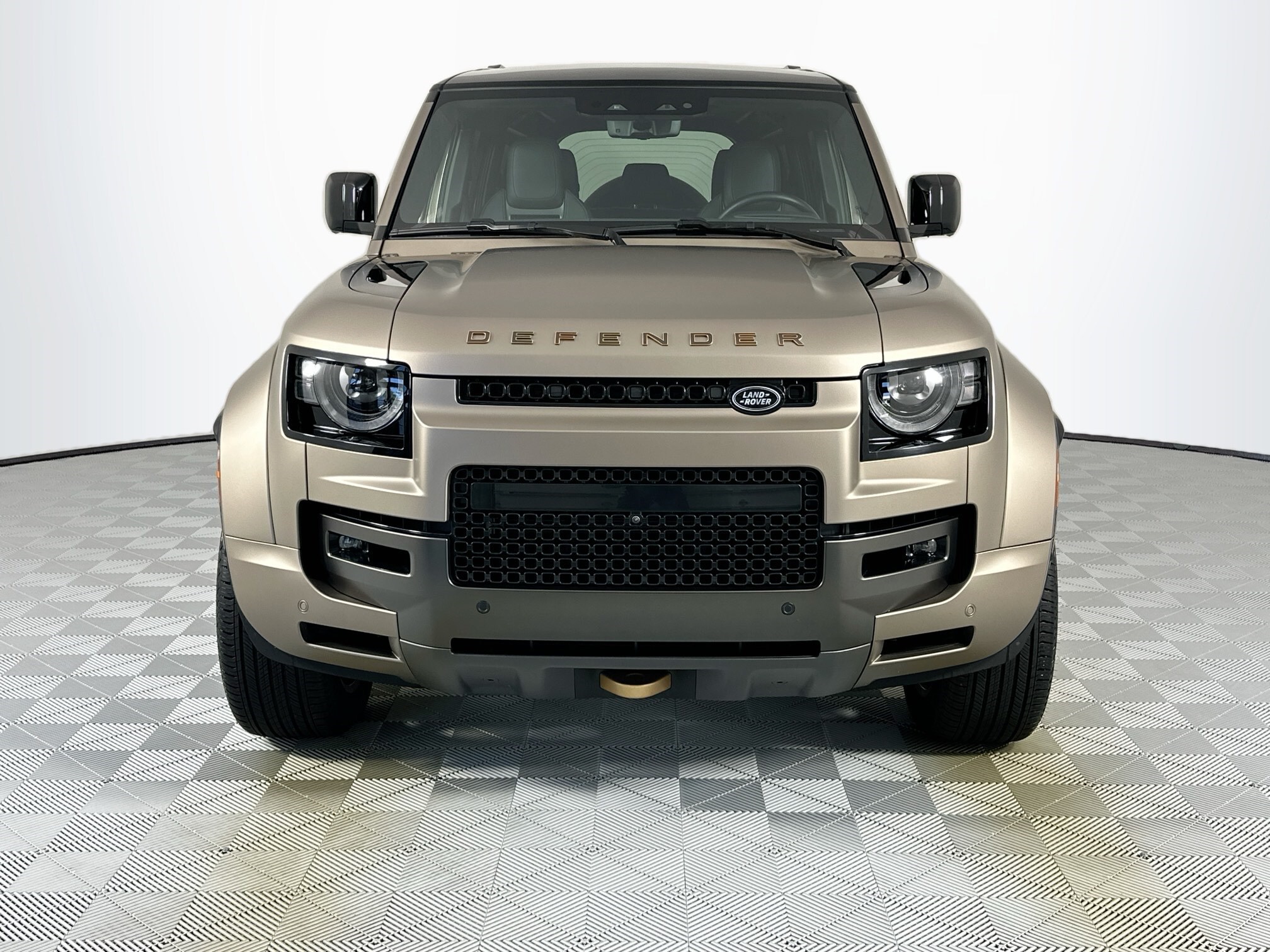 2025 Land Rover Defender 110 V8 photo 2