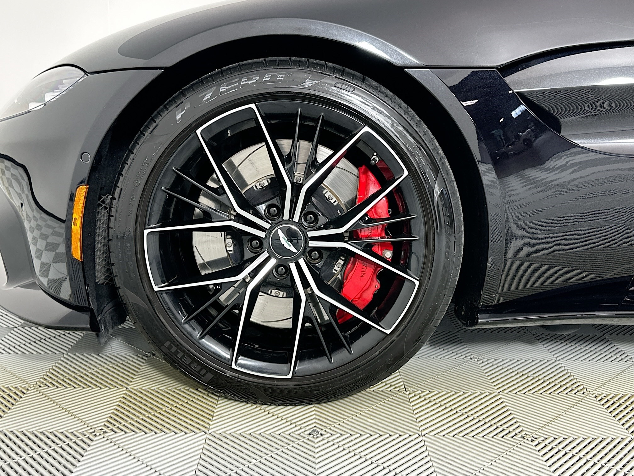 2022 Aston Martin Vantage Roadster photo 4