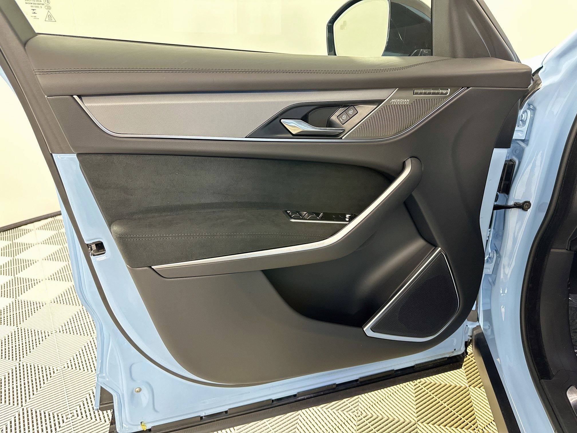 2026 Jaguar F-Pace SVR - Photo 14