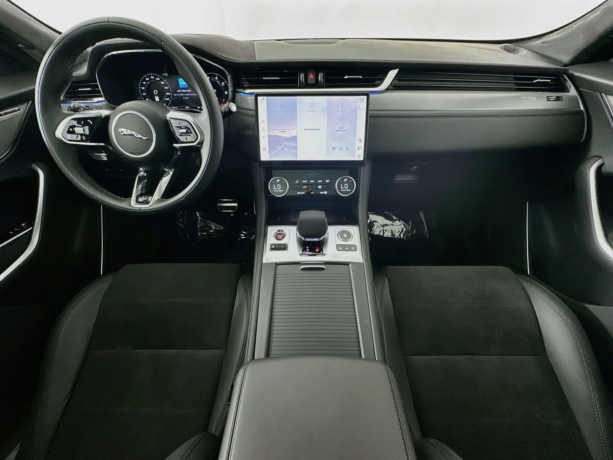 2026 Jaguar F-Pace SVR - Photo 19